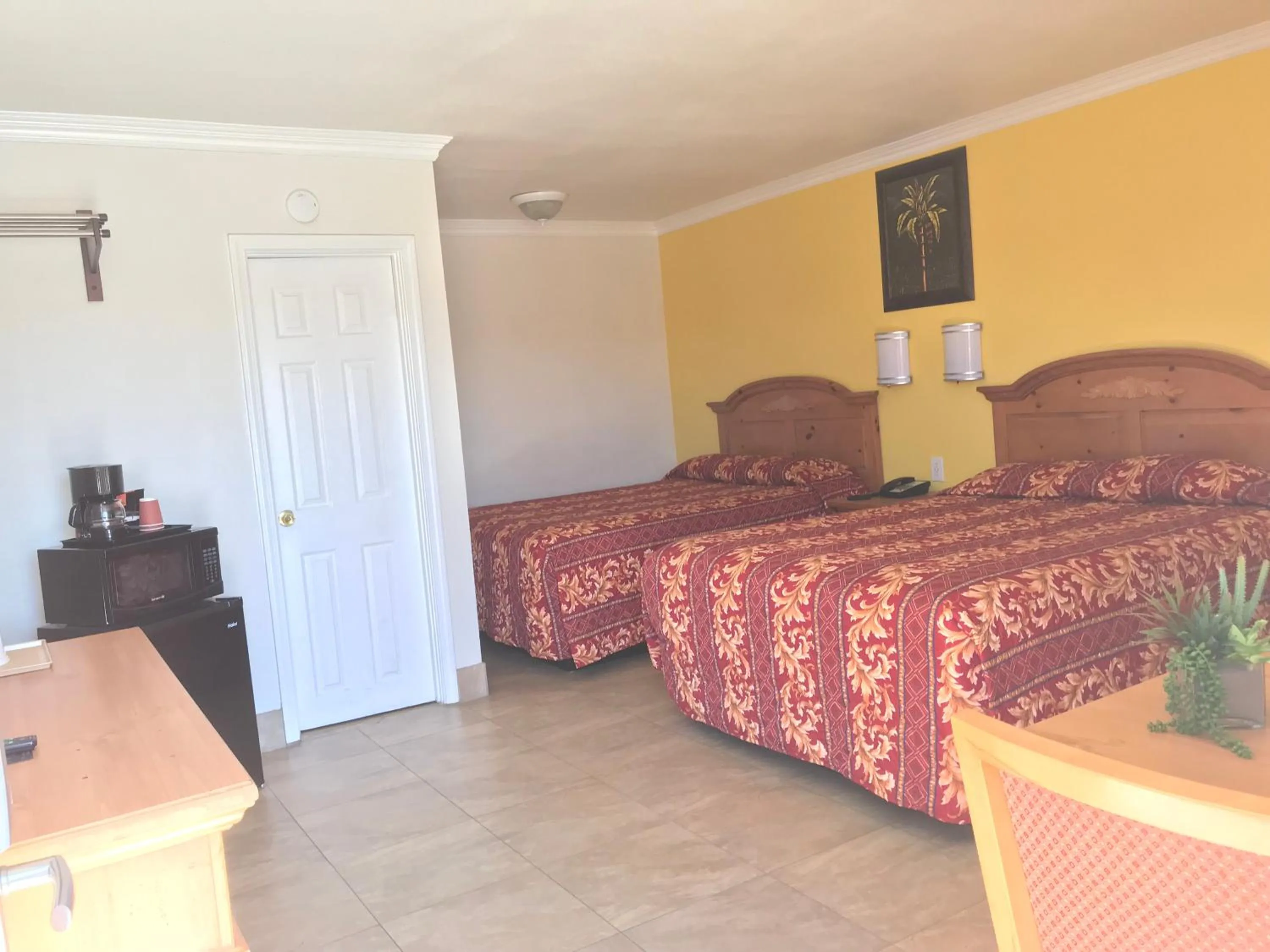 Photo of the whole room, Bed in El Rancho Dolores at JT National Park