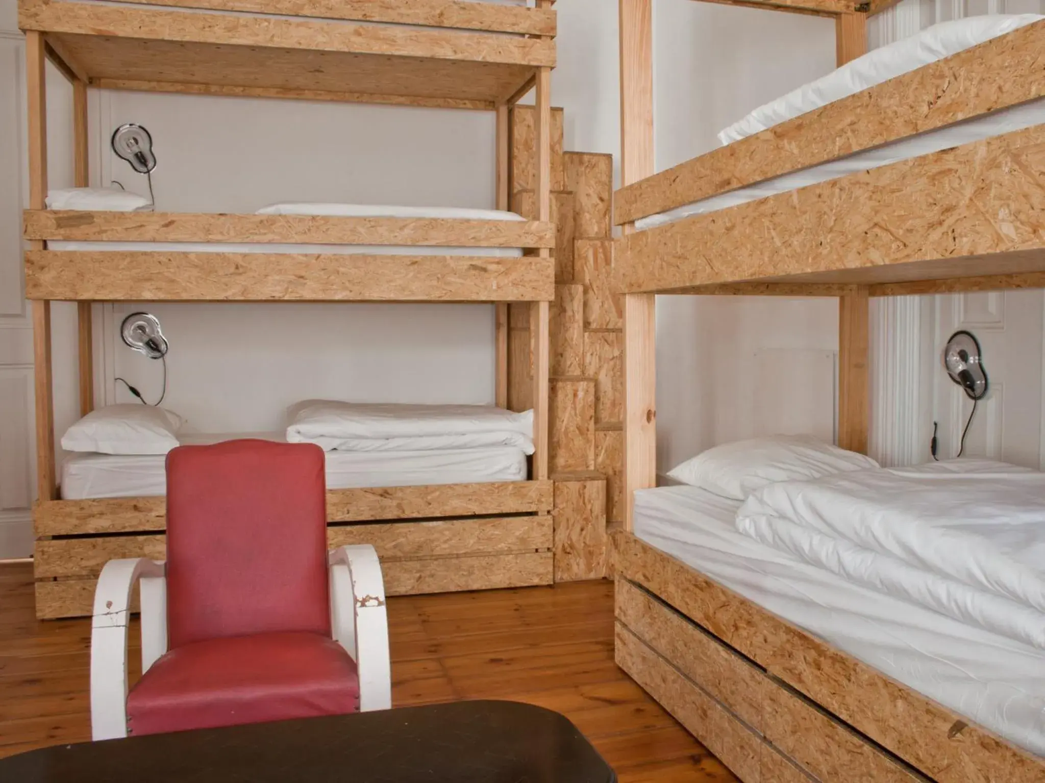 Bed in 9-Bed Mixed Dormitory Room in Independente Príncipe Real Bed in 9-Bed Mixed Dormitory Room in Independente Príncipe Real