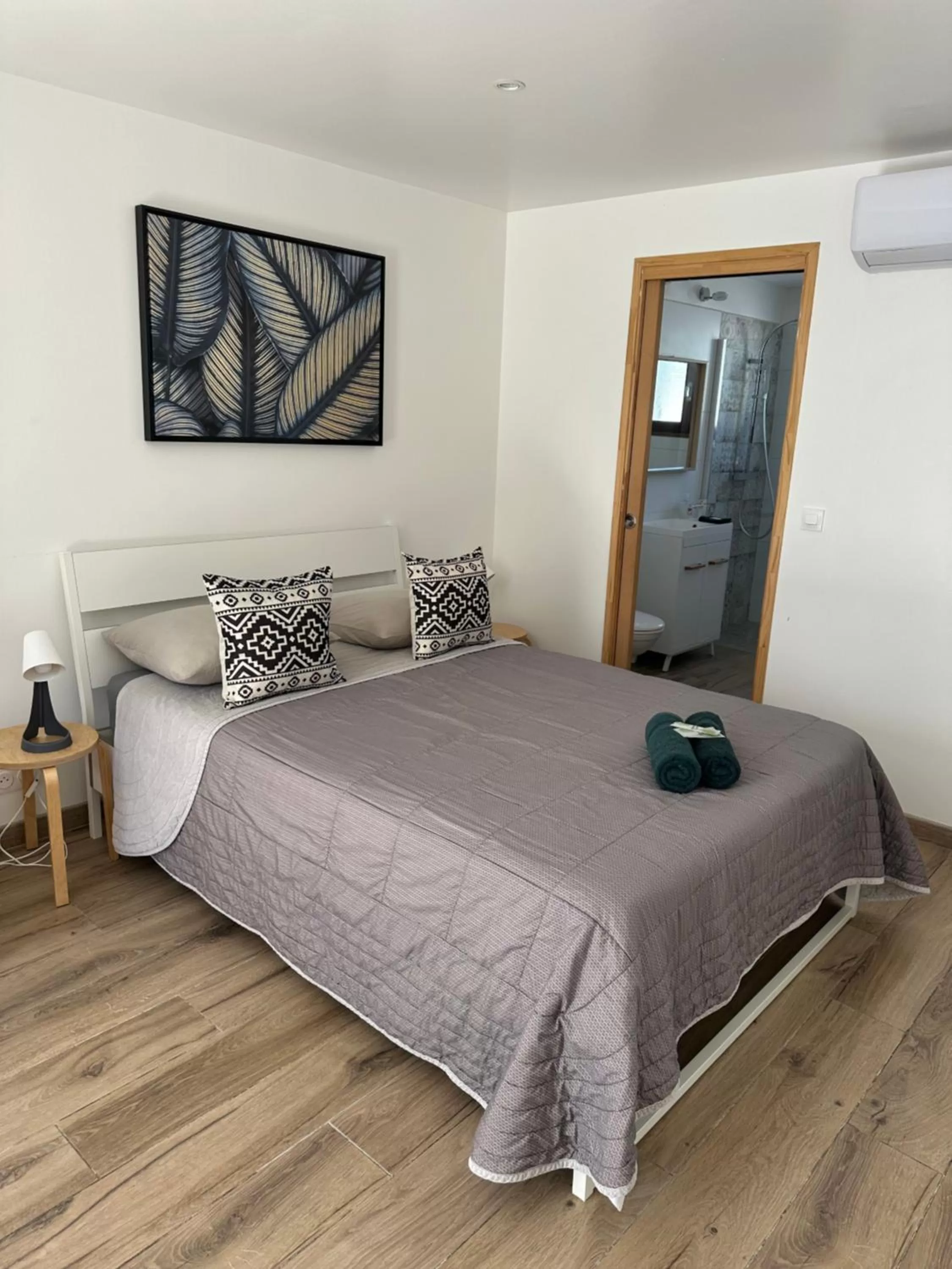 Bed in Chambre provençale