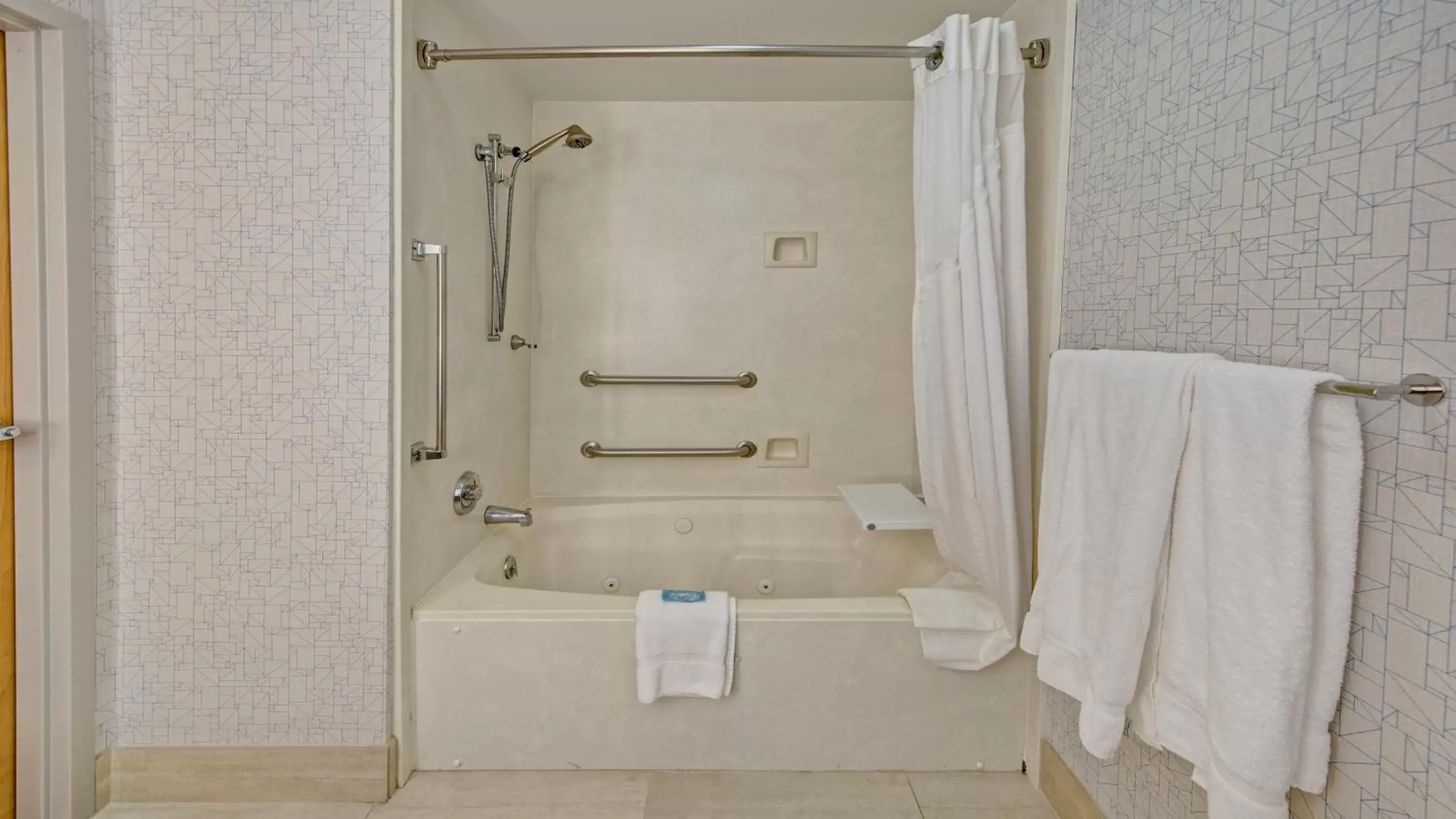 King Room - Mobility Access/Roll in Shower - Non-Smoking in Holiday Inn Express Hotel & Suites London, an IHG Hotel King Room - Mobility Access/Roll in Shower - Non-Smoking in Holiday Inn Express Hotel & Suites London, an IHG Hotel