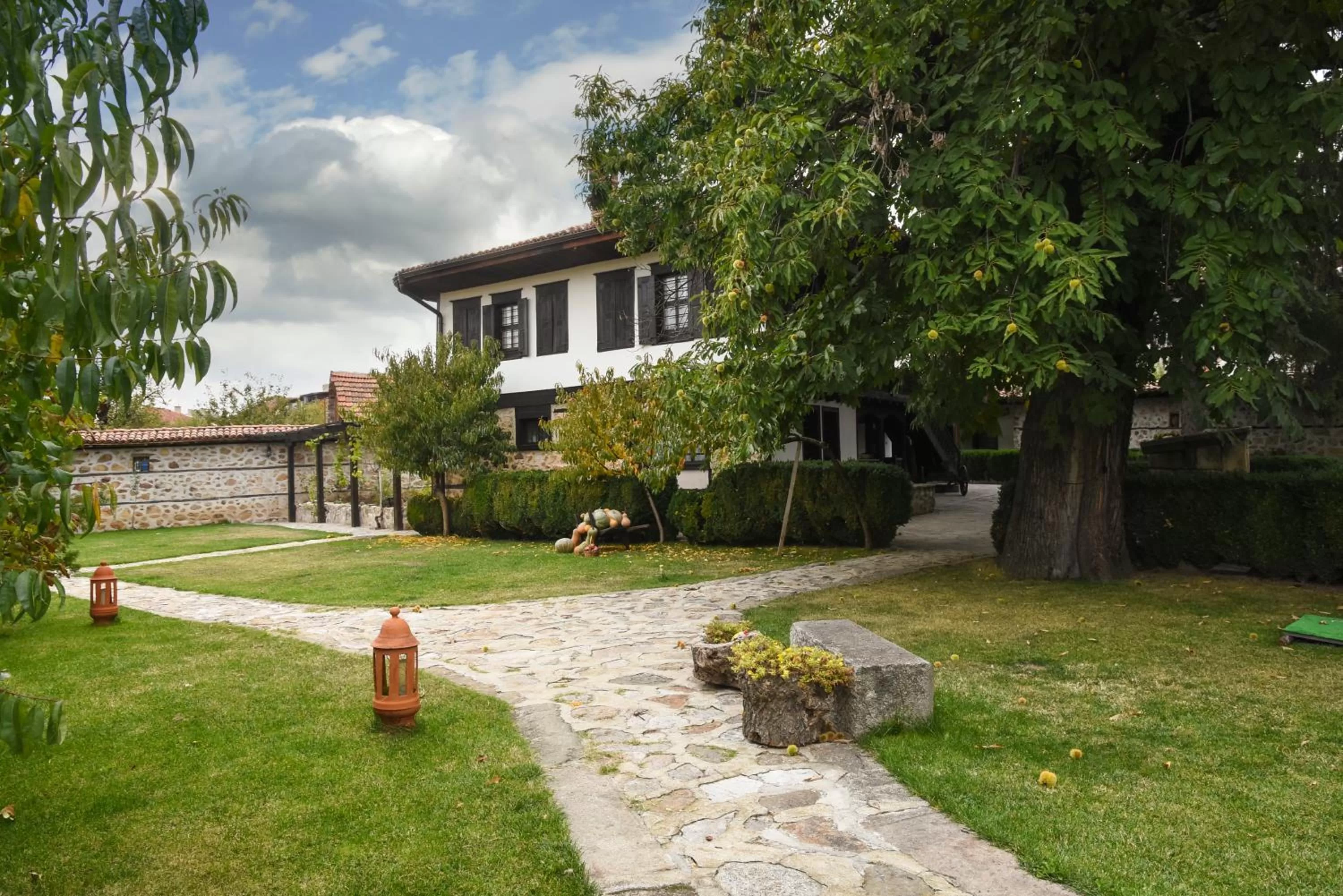 Garden in Djudjeva Kyshta Hotel