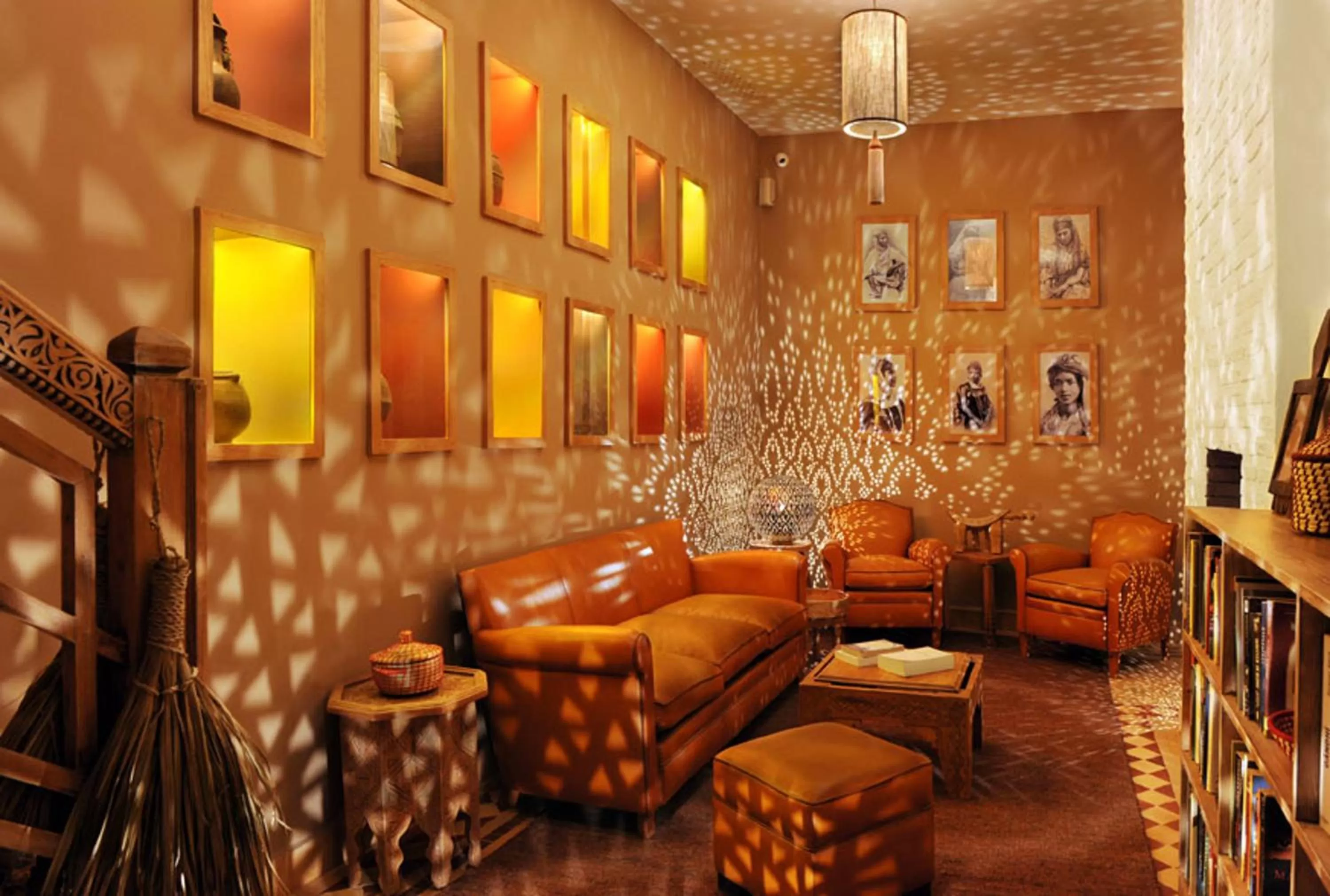 Library in La Villa Nomade