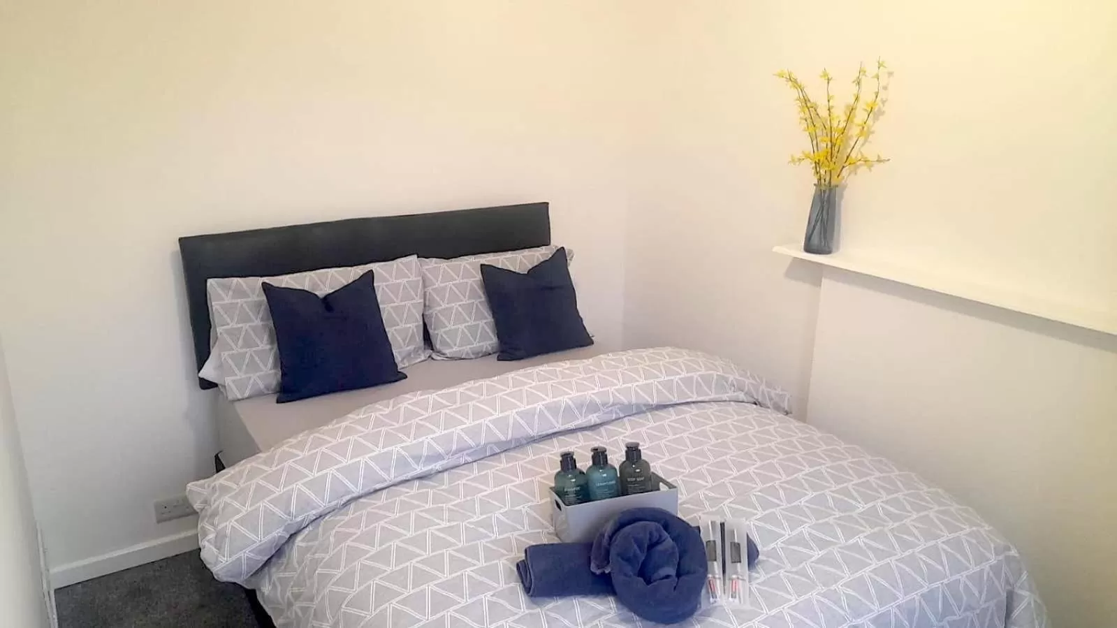 Bed in 44a Bathurst Walk