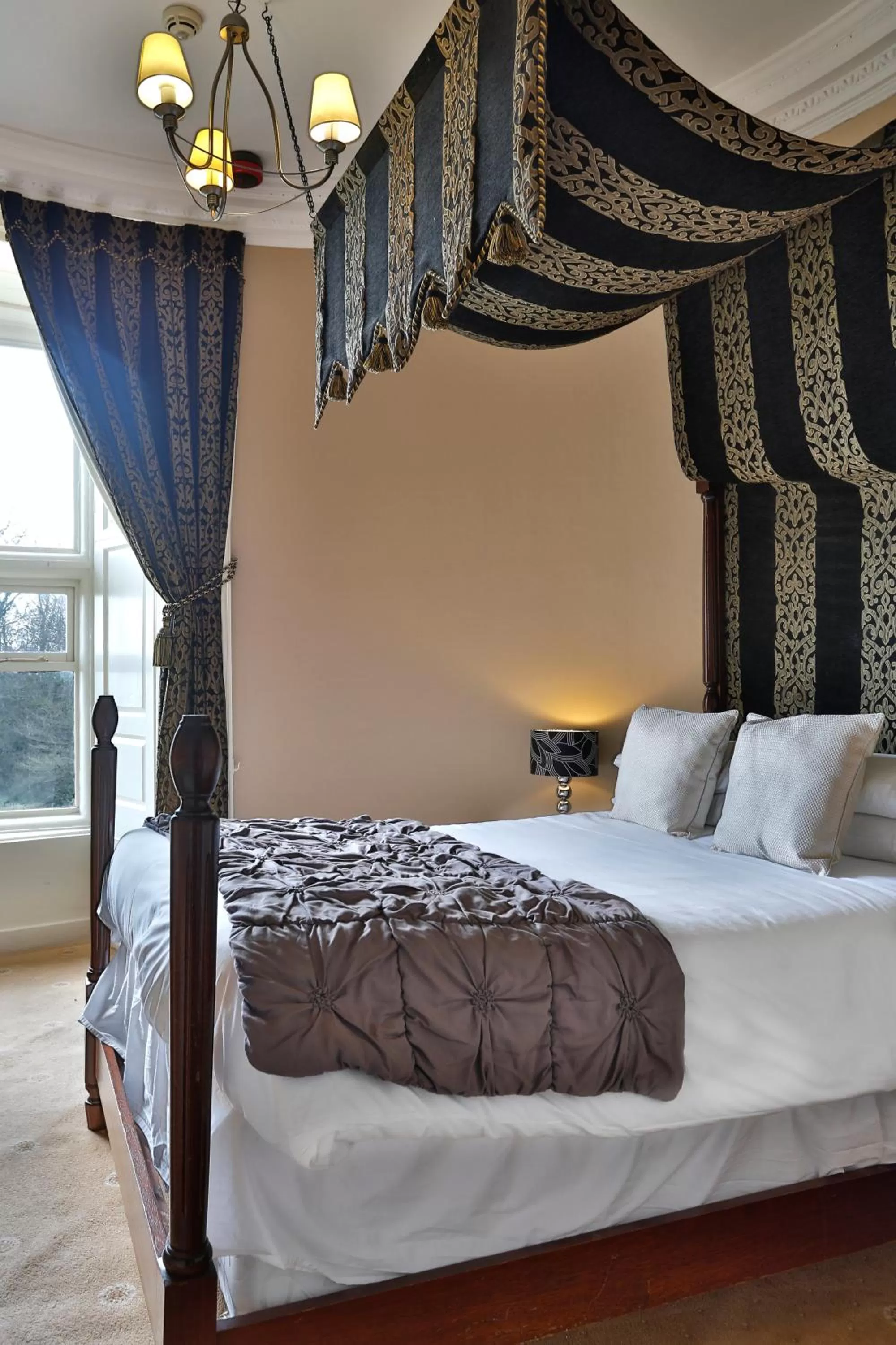 Bed in Walworth Castle Hotel, BW Signature Collection