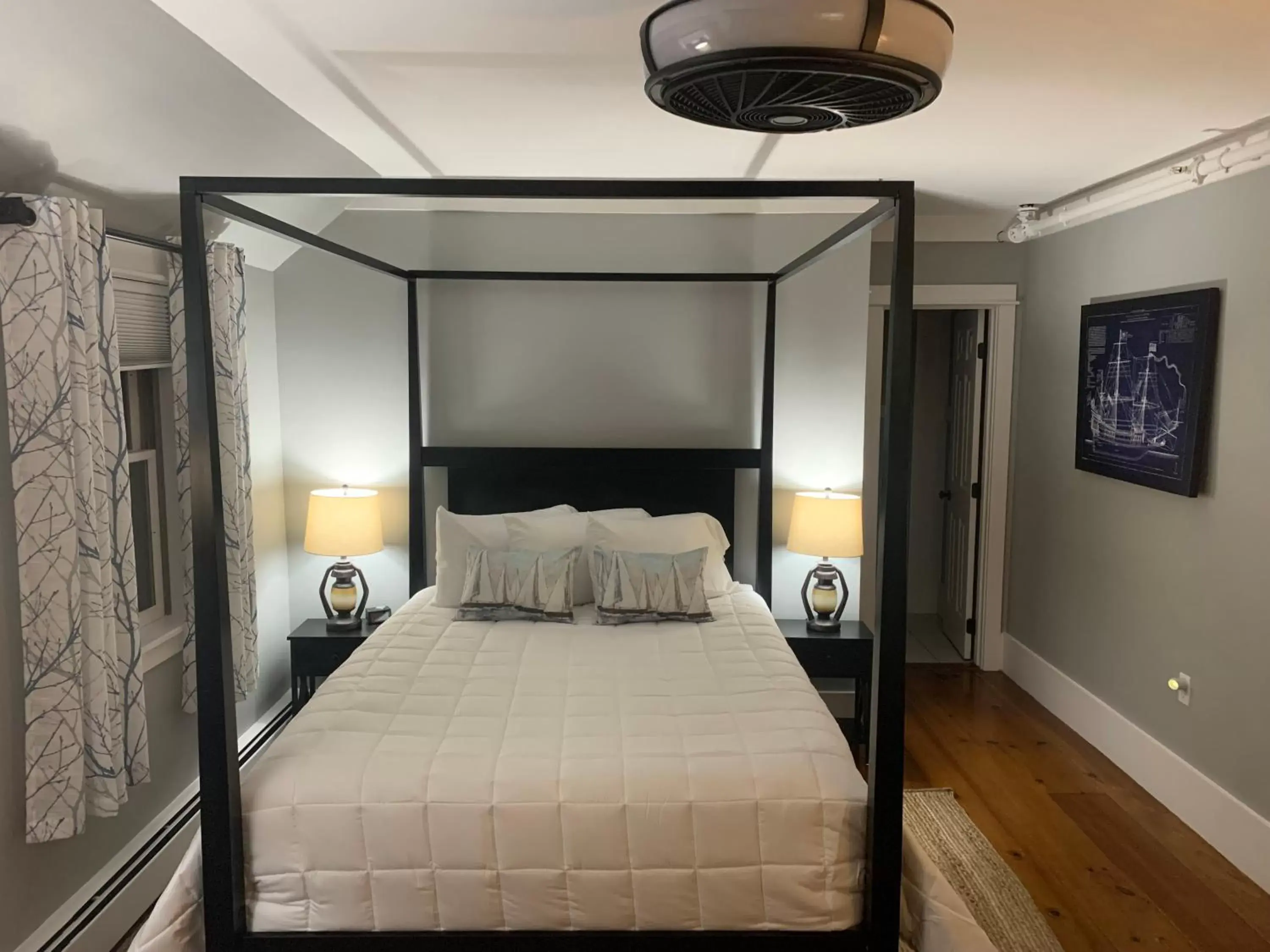 Family Room with Private Bathroom in White Sails Inn Family Room with Private Bathroom in White Sails Inn