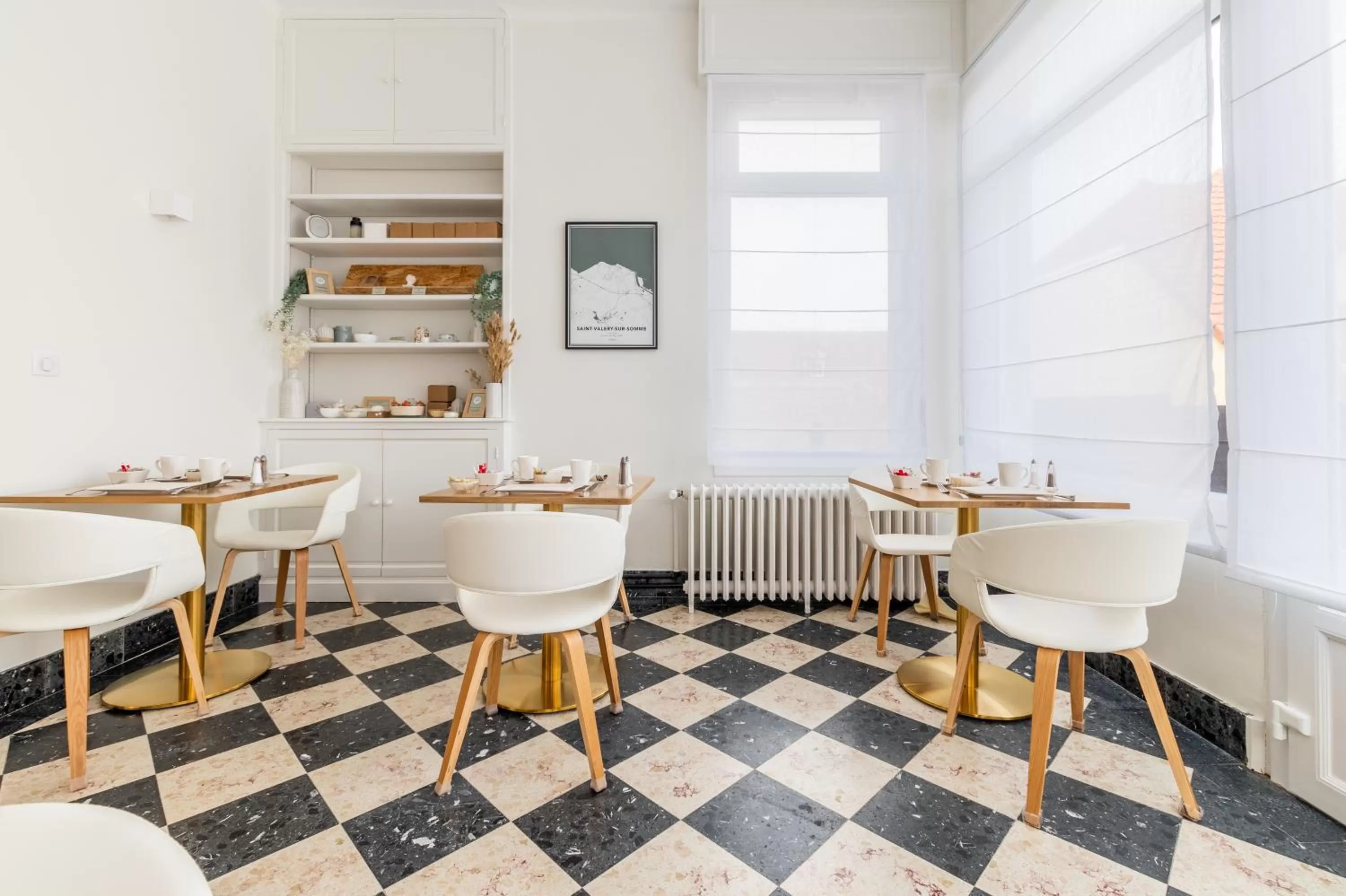 Breakfast in Hôtel Échappée en Baie - Parking privé gratuit dont forfaits bornes électriques réservable