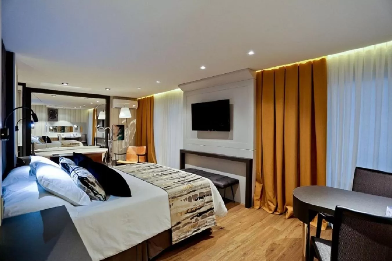 Photo of the whole room, Bed in Sandri Palace Hotel