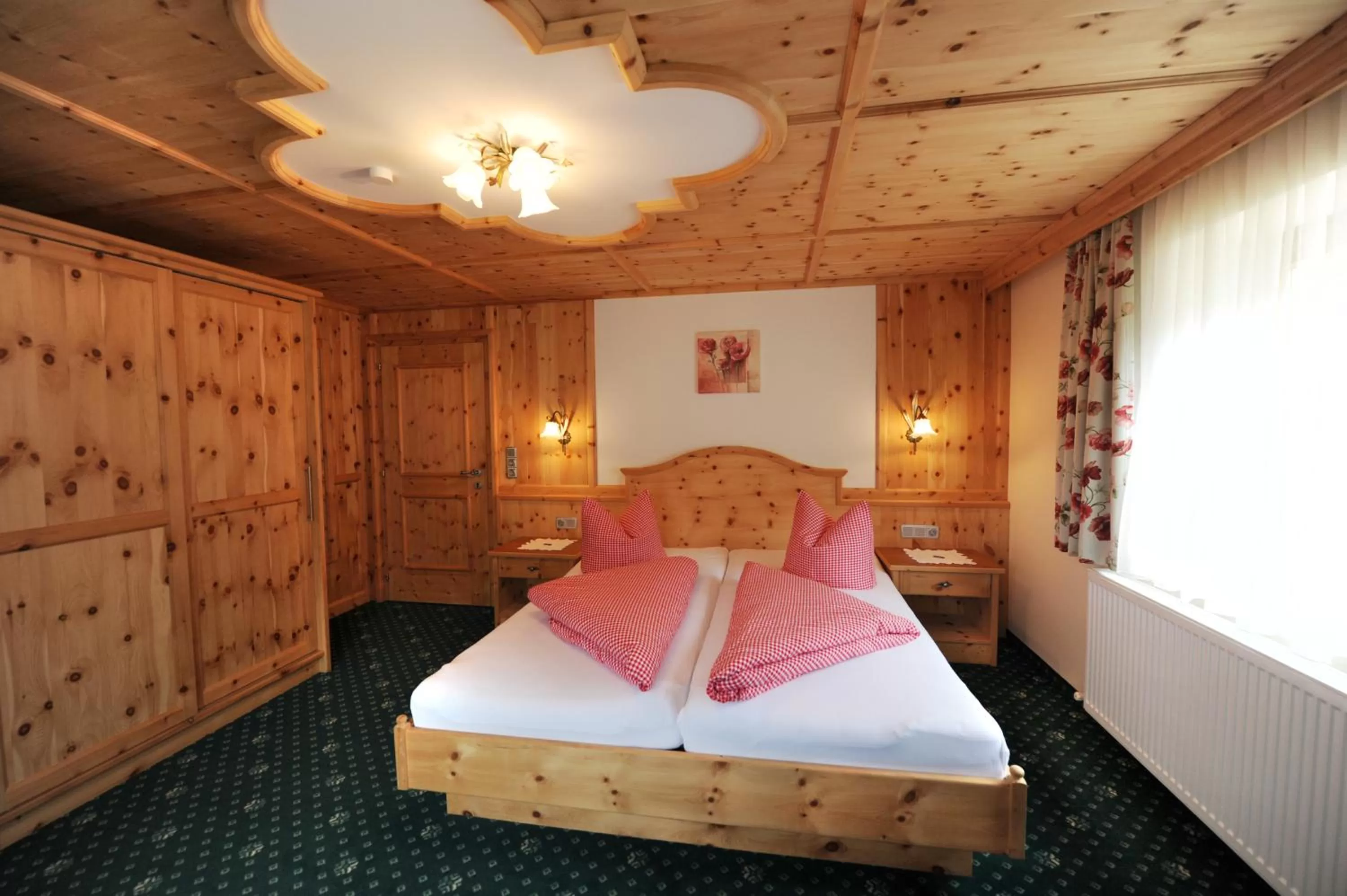 Photo of the whole room, Bed in Hotel Garni Landhaus Platzer