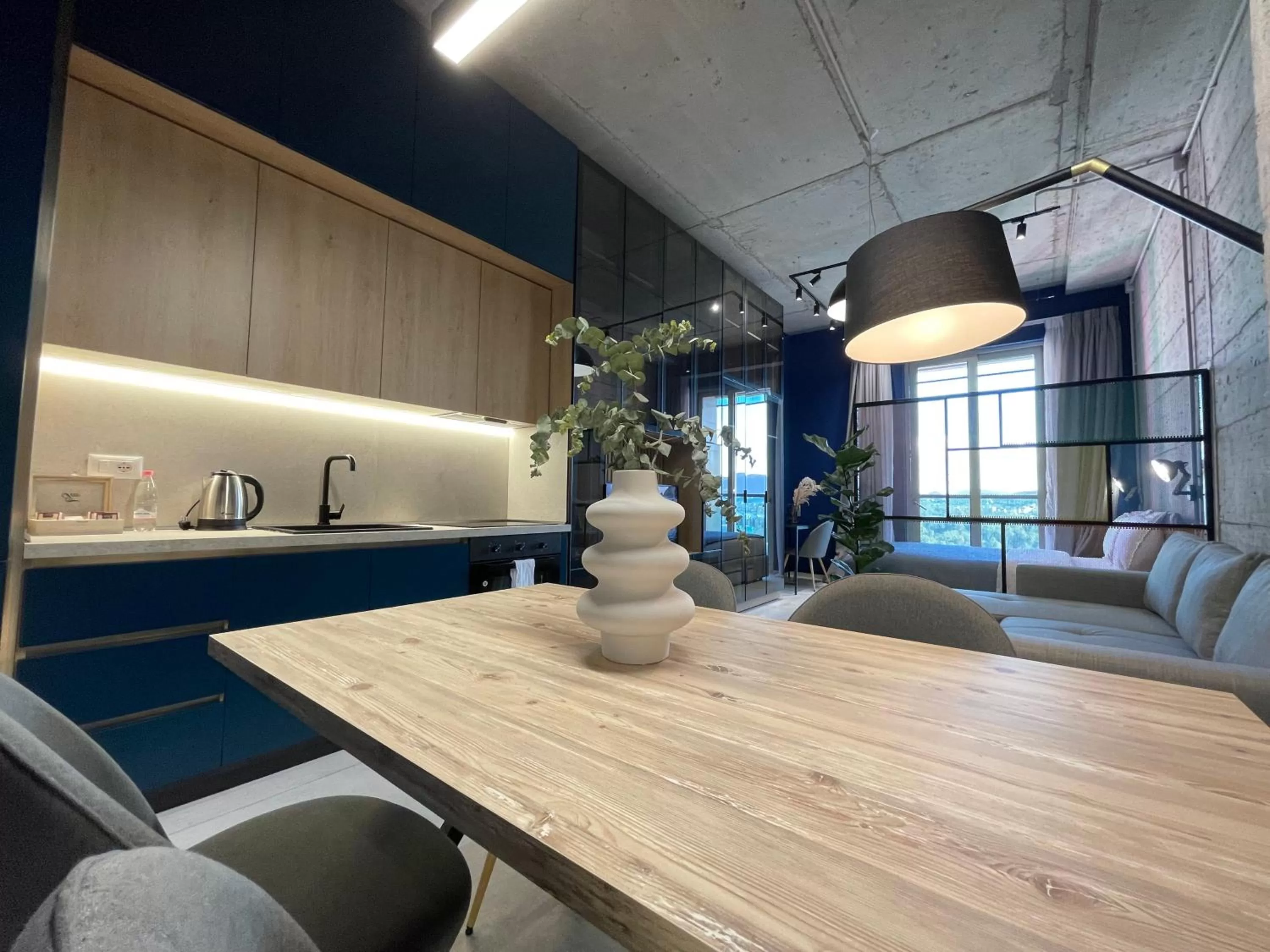 Kitchen or kitchenette in Ambassador Skyline Apartments