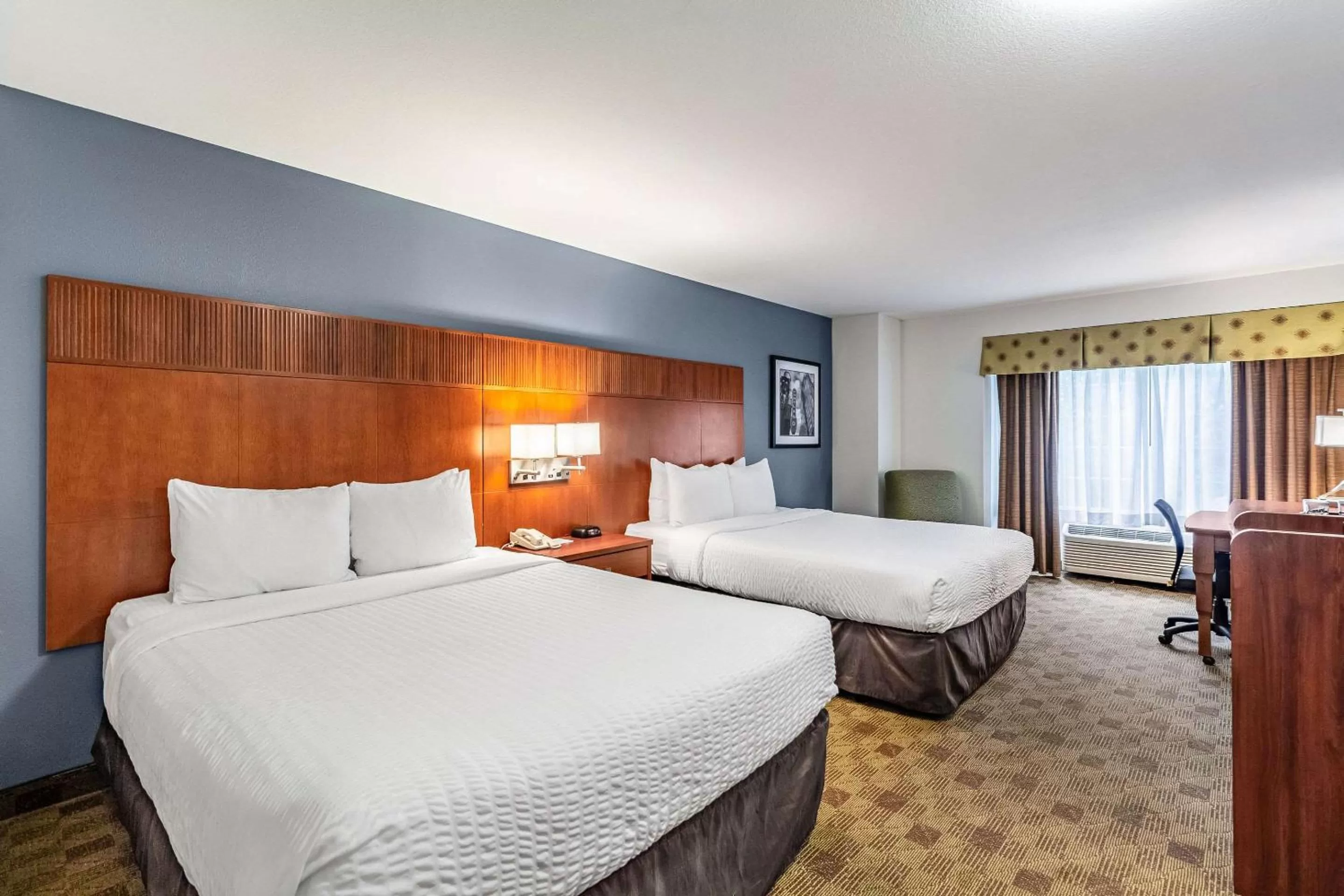 Queen Room with Two Queen Beds and  Roll-in-Shower - Accessible/Non-Smoking in Clarion Hotel Portland International Airport