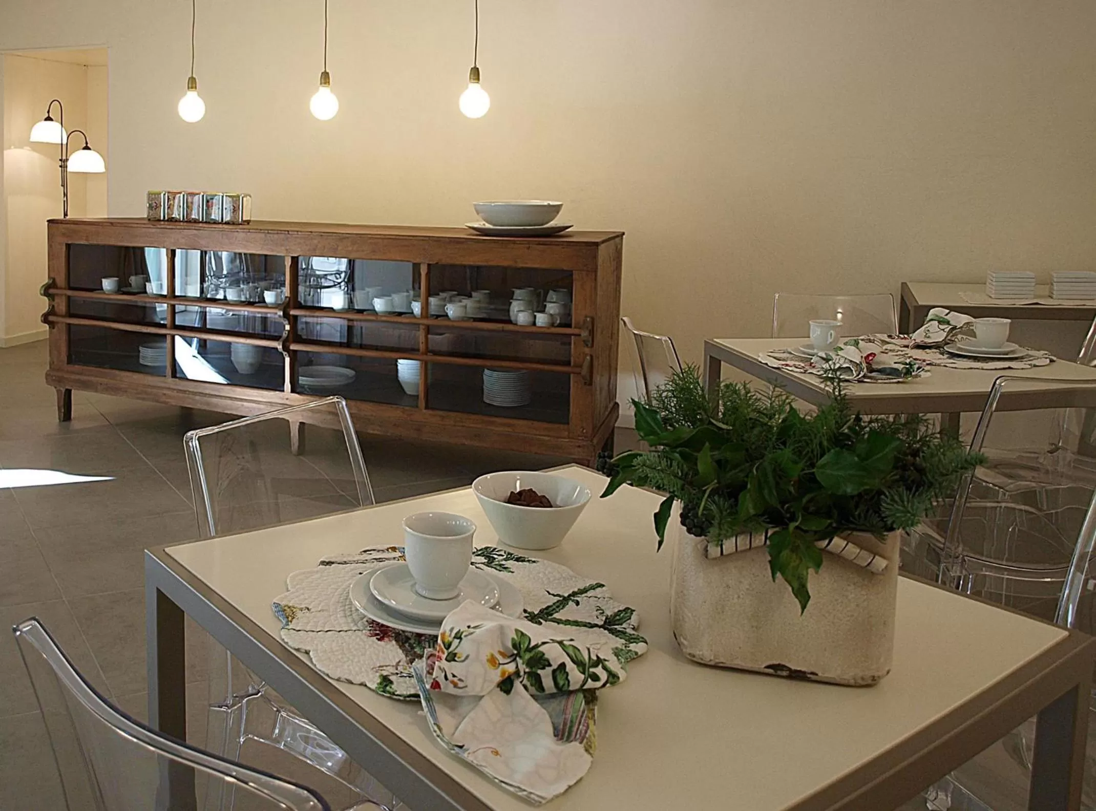 Restaurant/places to eat in Hotel Villa Moron