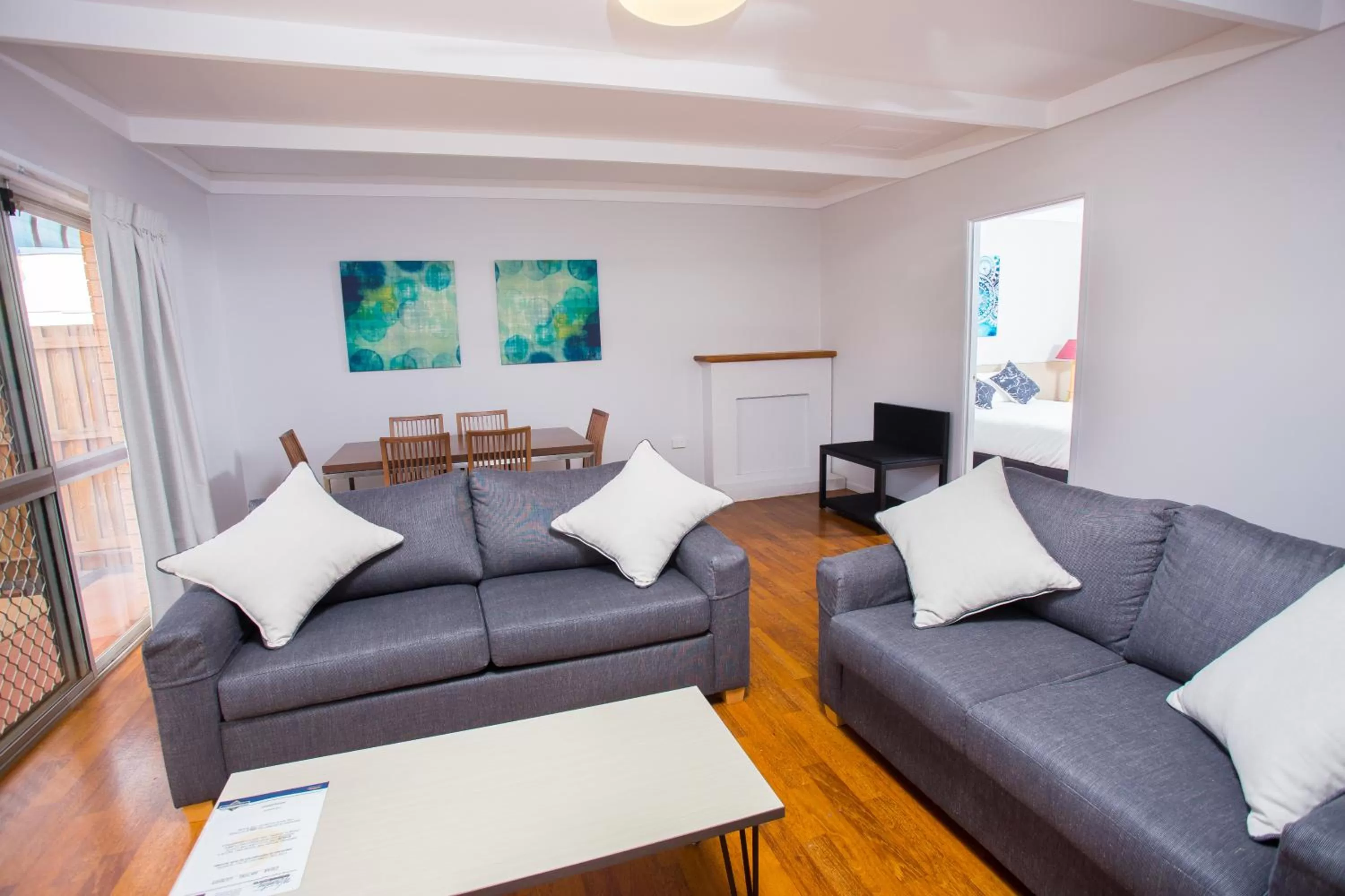 Living room in Wilsonton Hotel Toowoomba