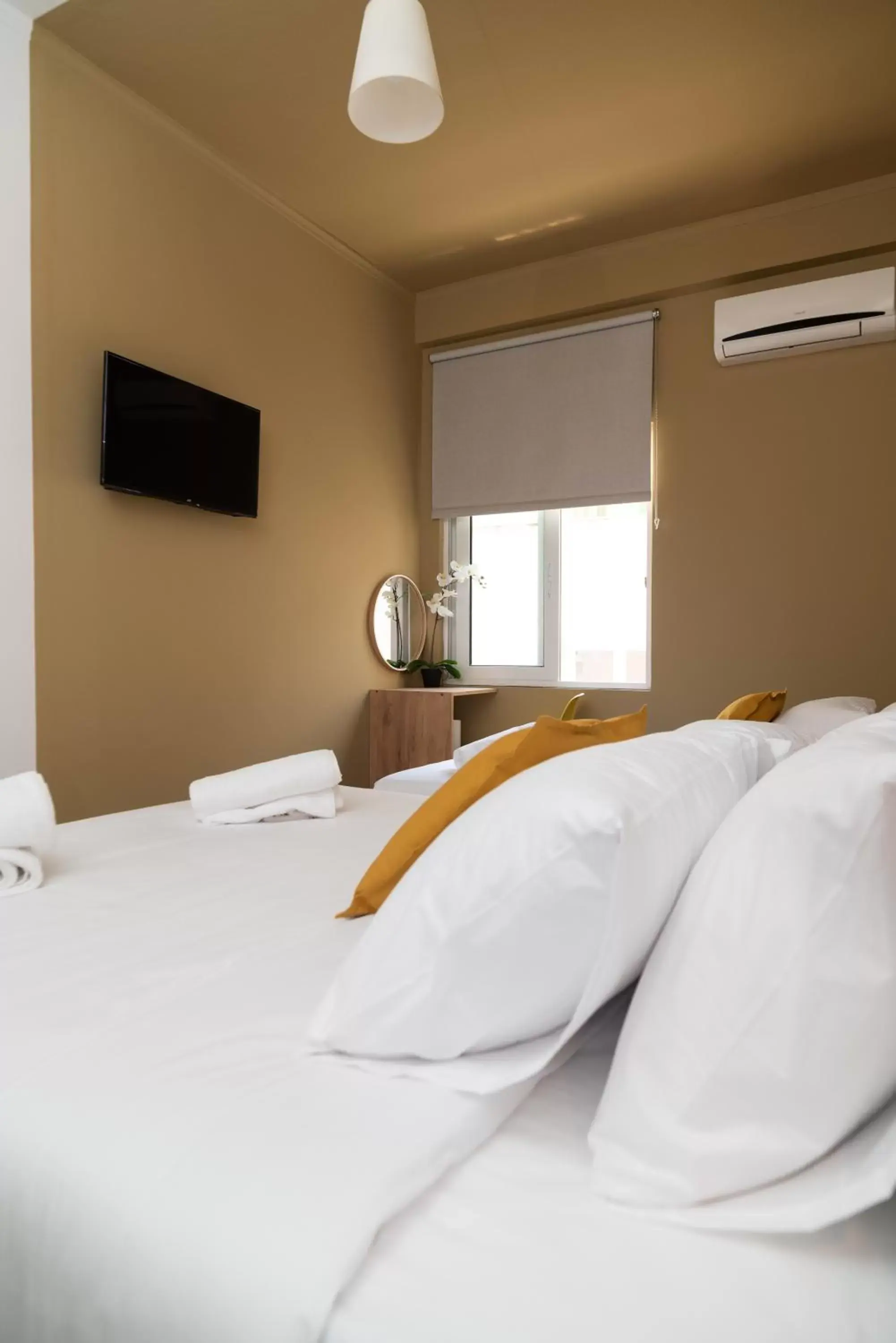 Triple Room in HOTEL_TIER Triple Room in HOTEL_TIER