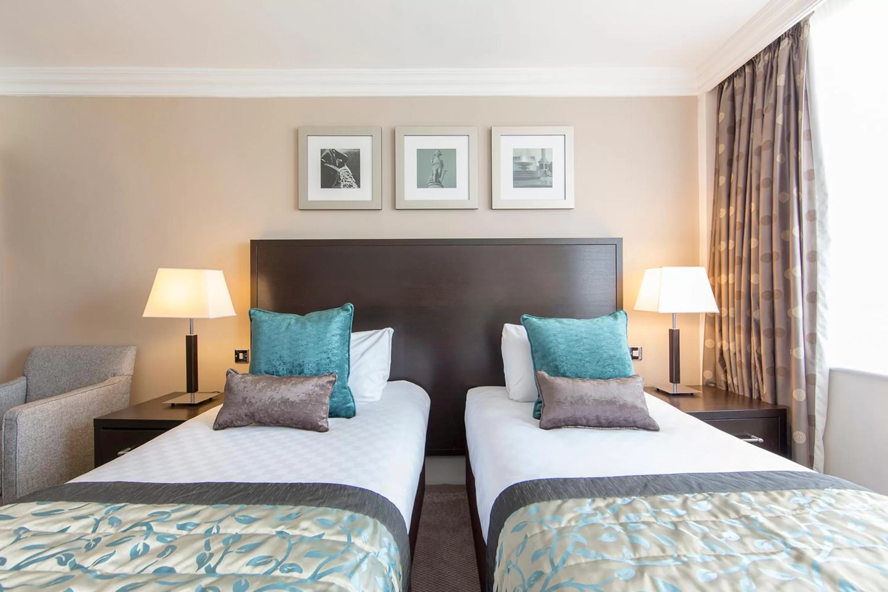 Bed in Thistle Trafalgar - Leicester Square