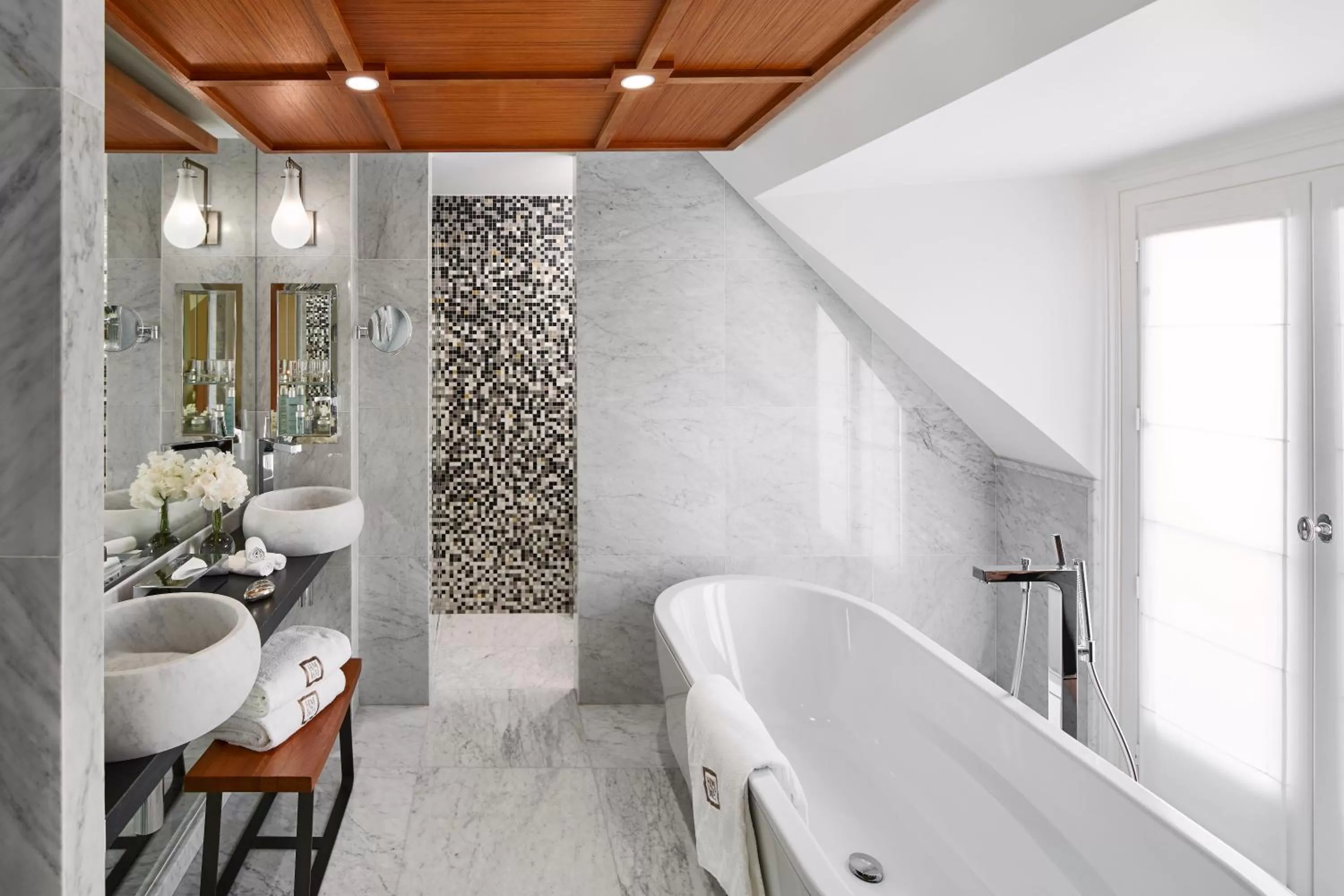 Bathroom in Hotel Montalembert