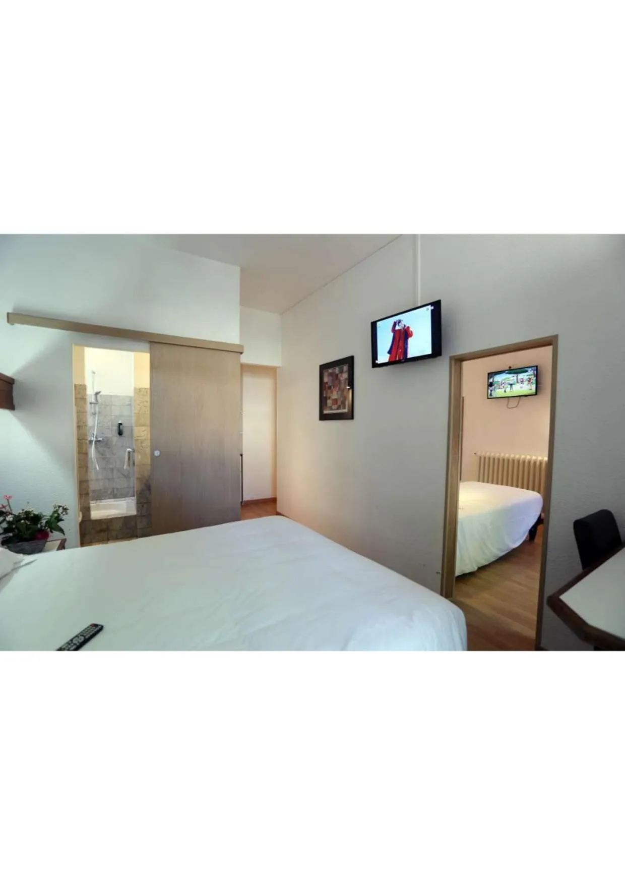 Bed in Hôtel Belleville