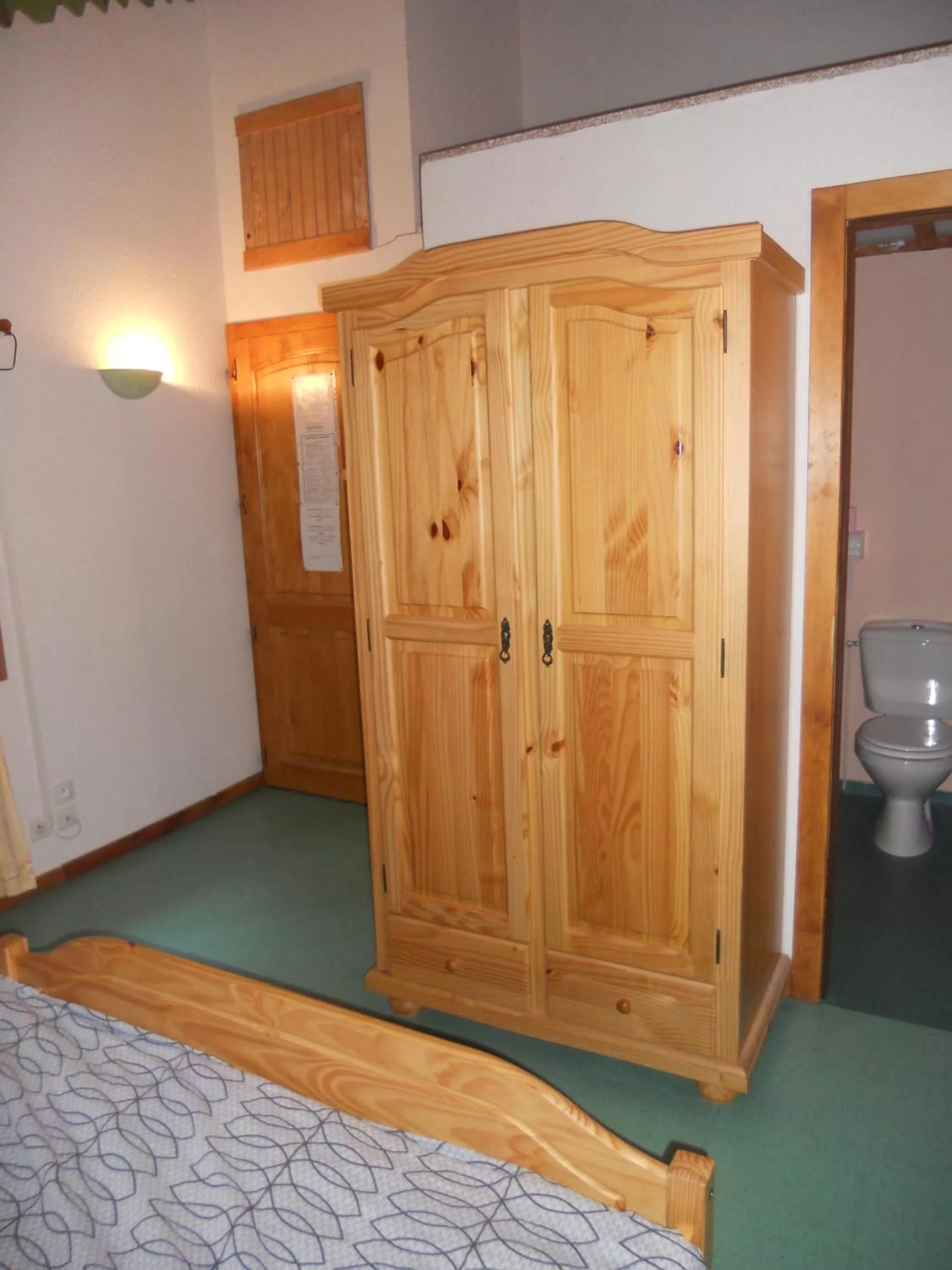 Decorative detail, Bed in Auberge du Saut des Cuves