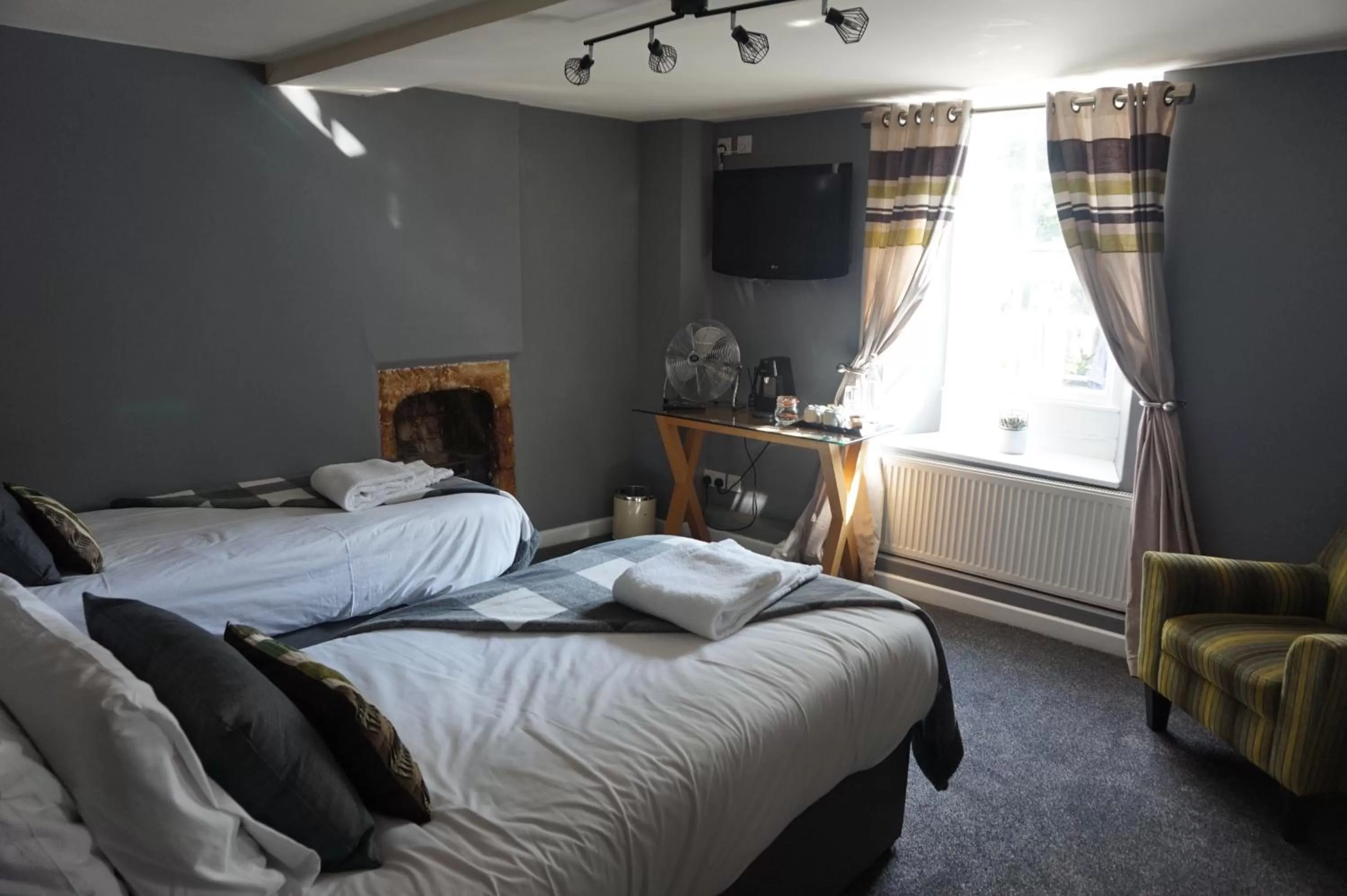 Bedroom, Bed in The Barge Inn