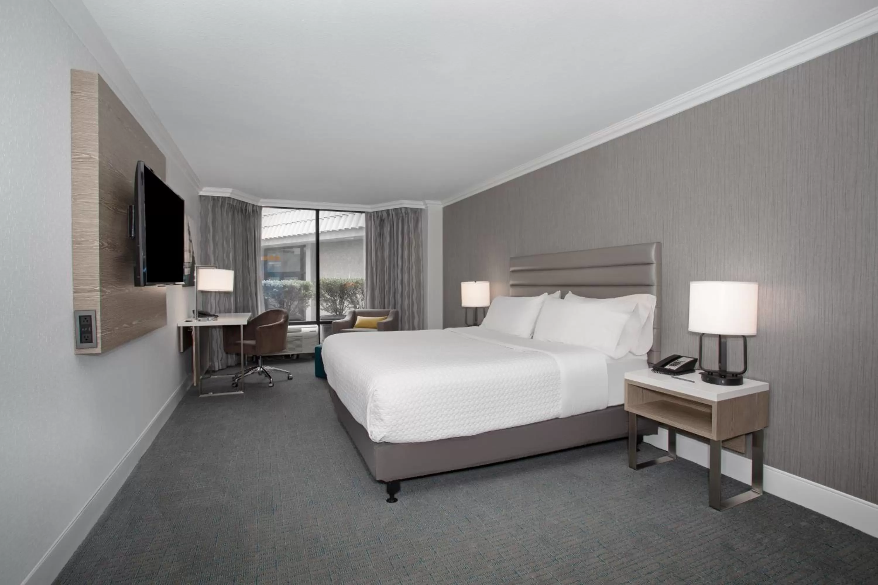 Photo of the whole room, Bed in Crowne Plaza Costa Mesa Orange County by IHG