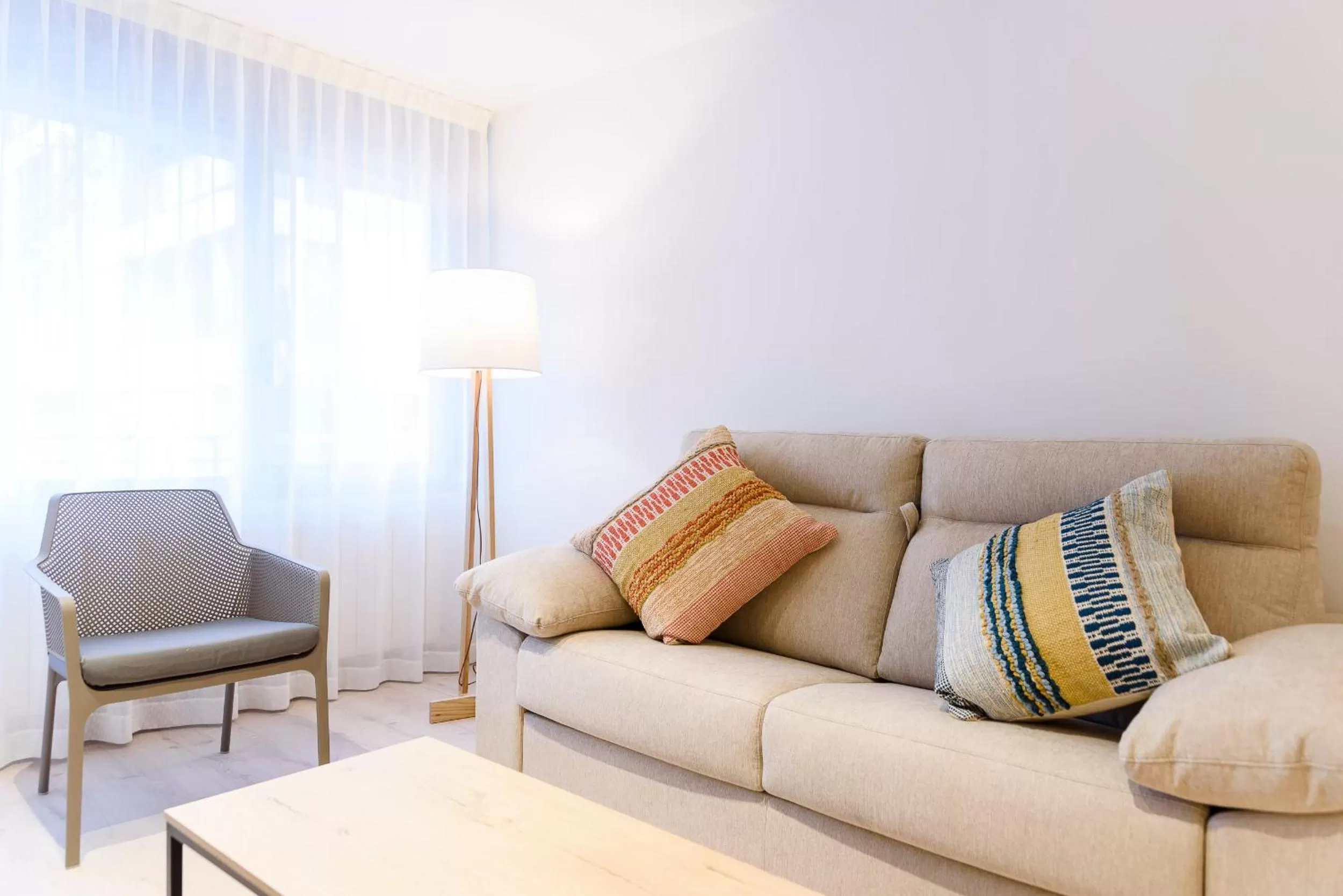Living room, Seating Area in APARTHOTEL SALBURUA