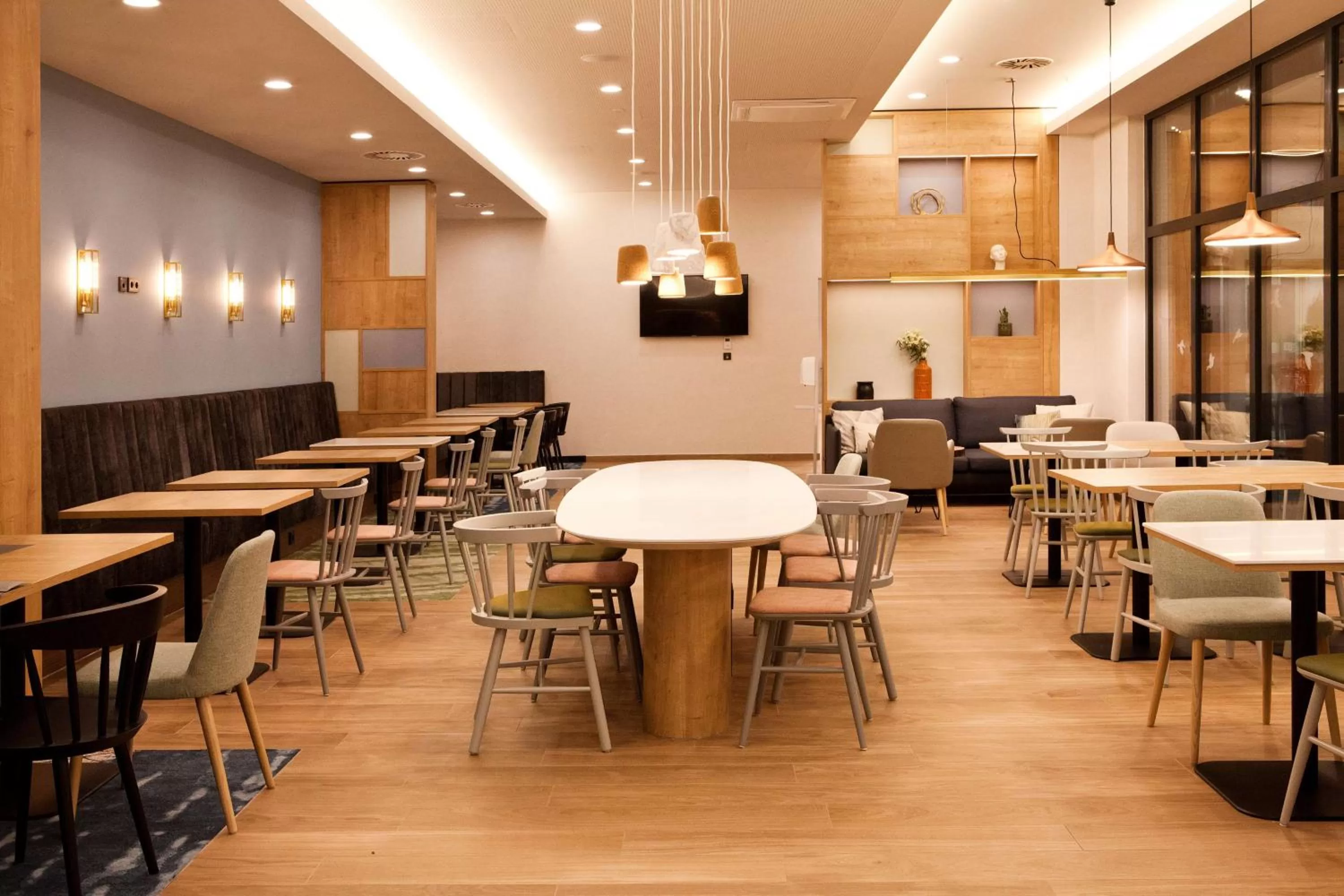 Restaurant/places to eat in Hilton Garden Inn Munich Messe