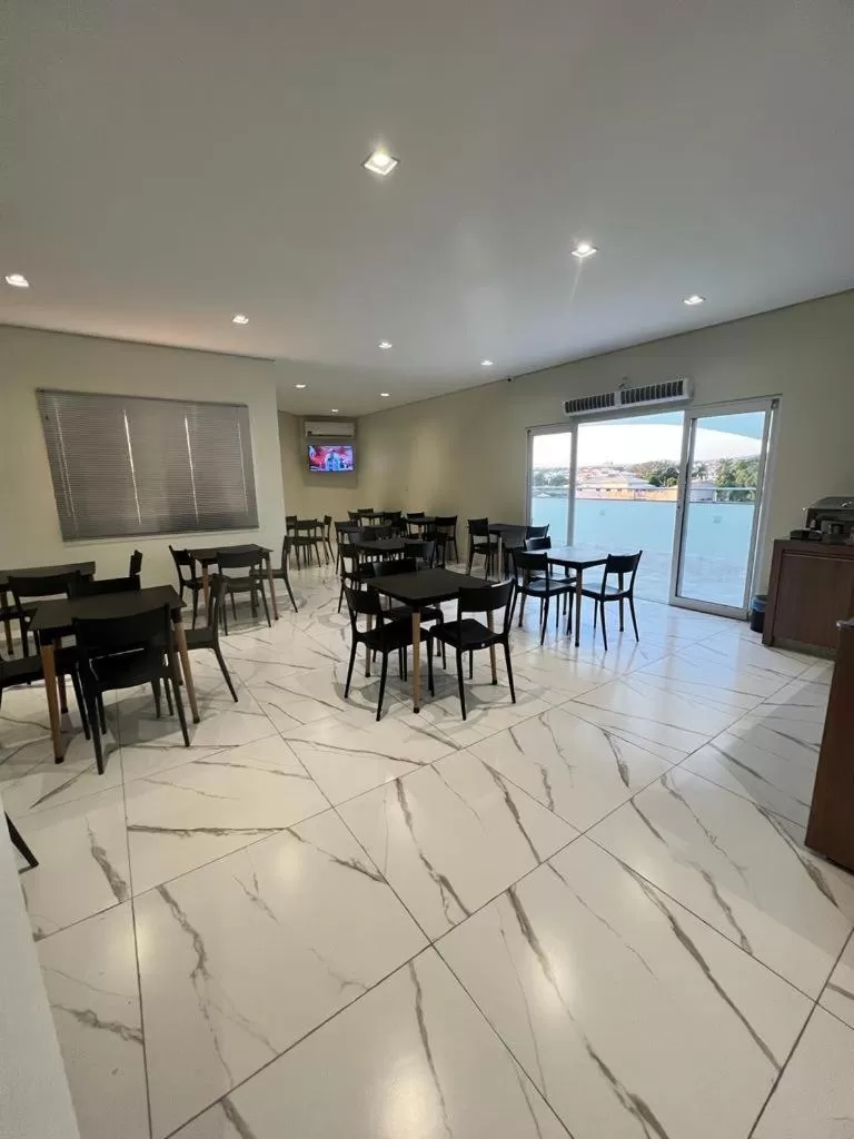 Restaurant/Places to Eat in Rametta Hotel