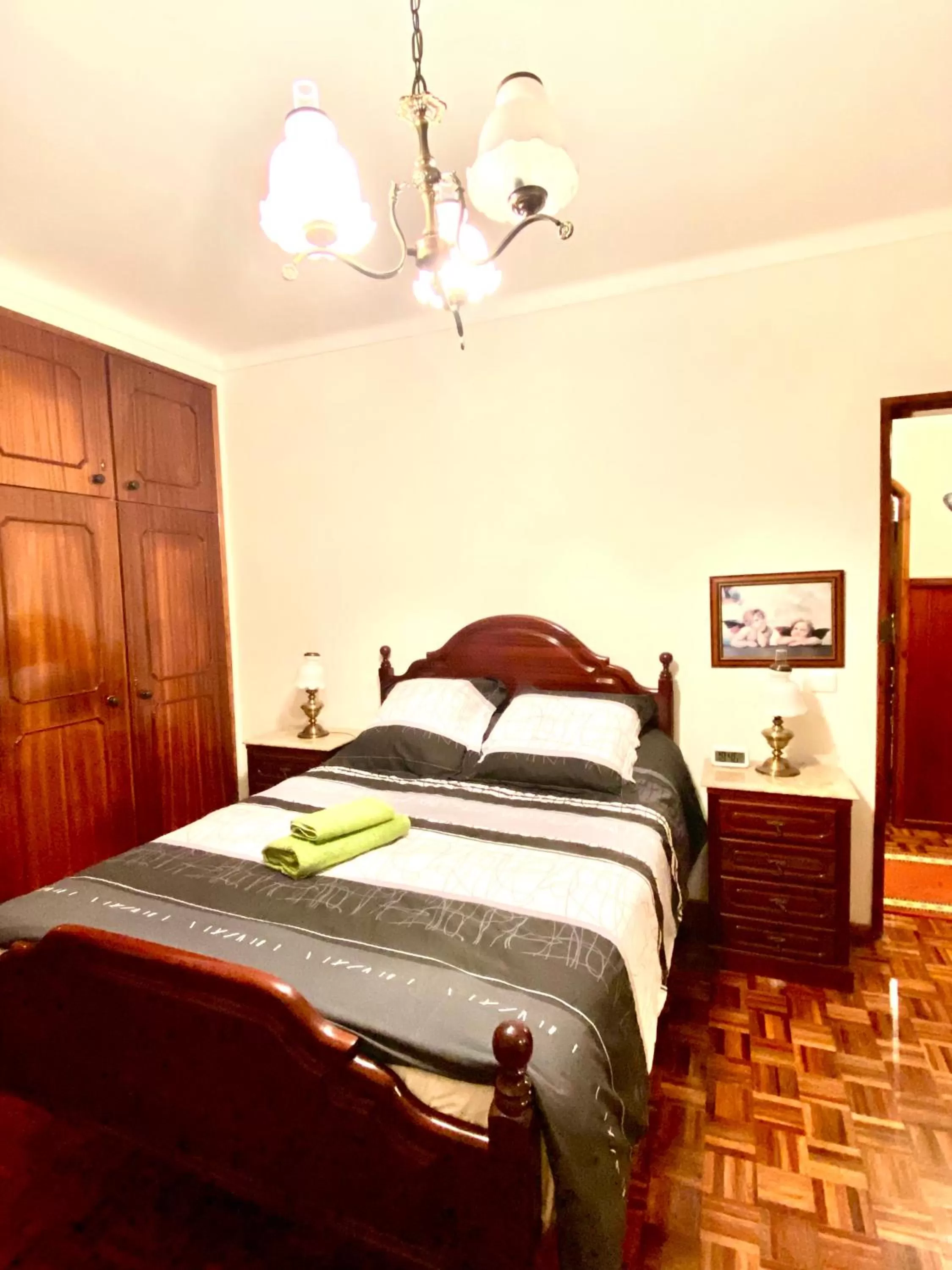 Bed in Spray B&B Sitio in Nazare Mini bar, European style