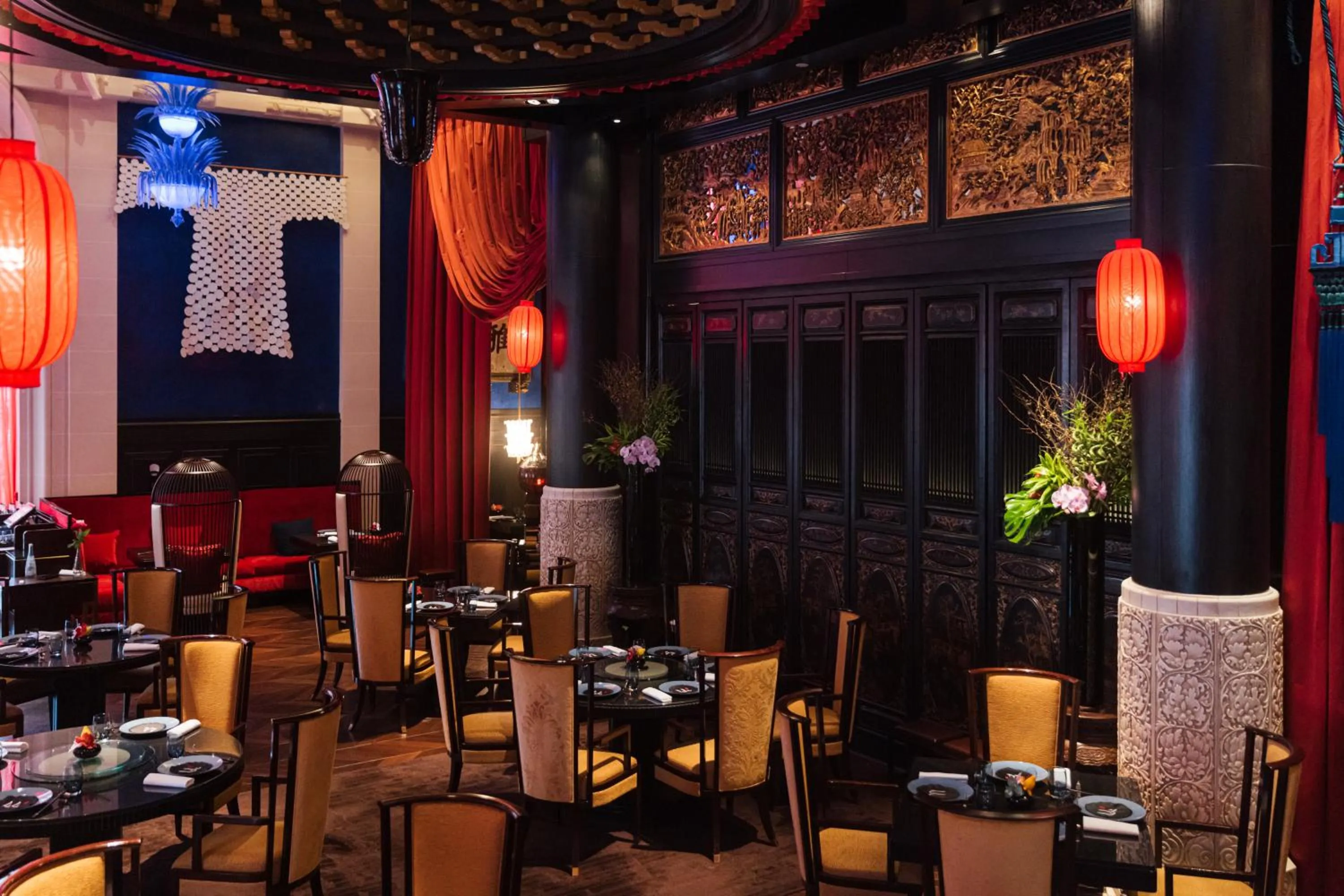 Restaurant/places to eat in The Peninsula Paris