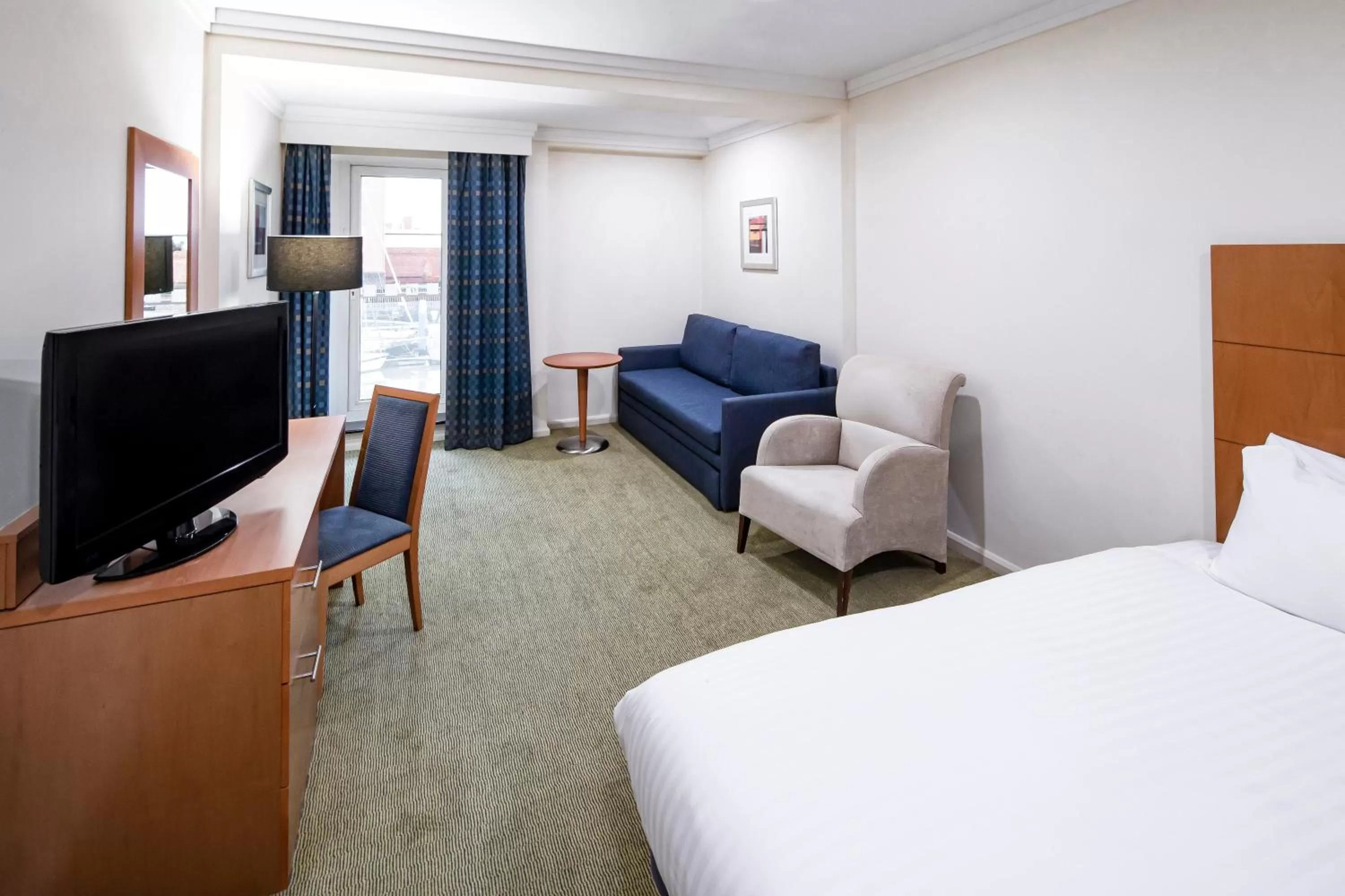 Seating area, Bed in Holiday Inn Hull Marina by IHG