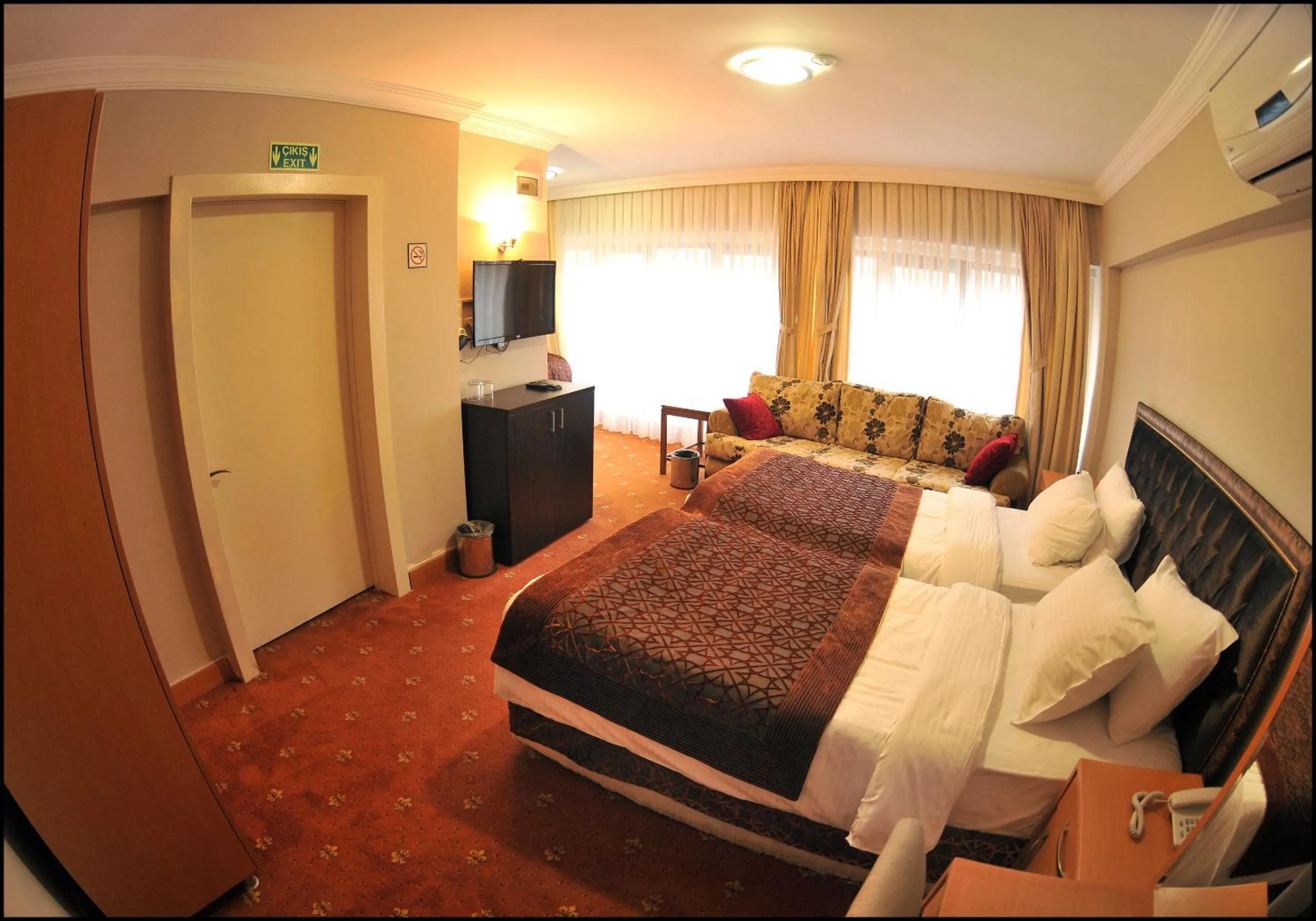 Photo of the whole room in Palace Point Hotel