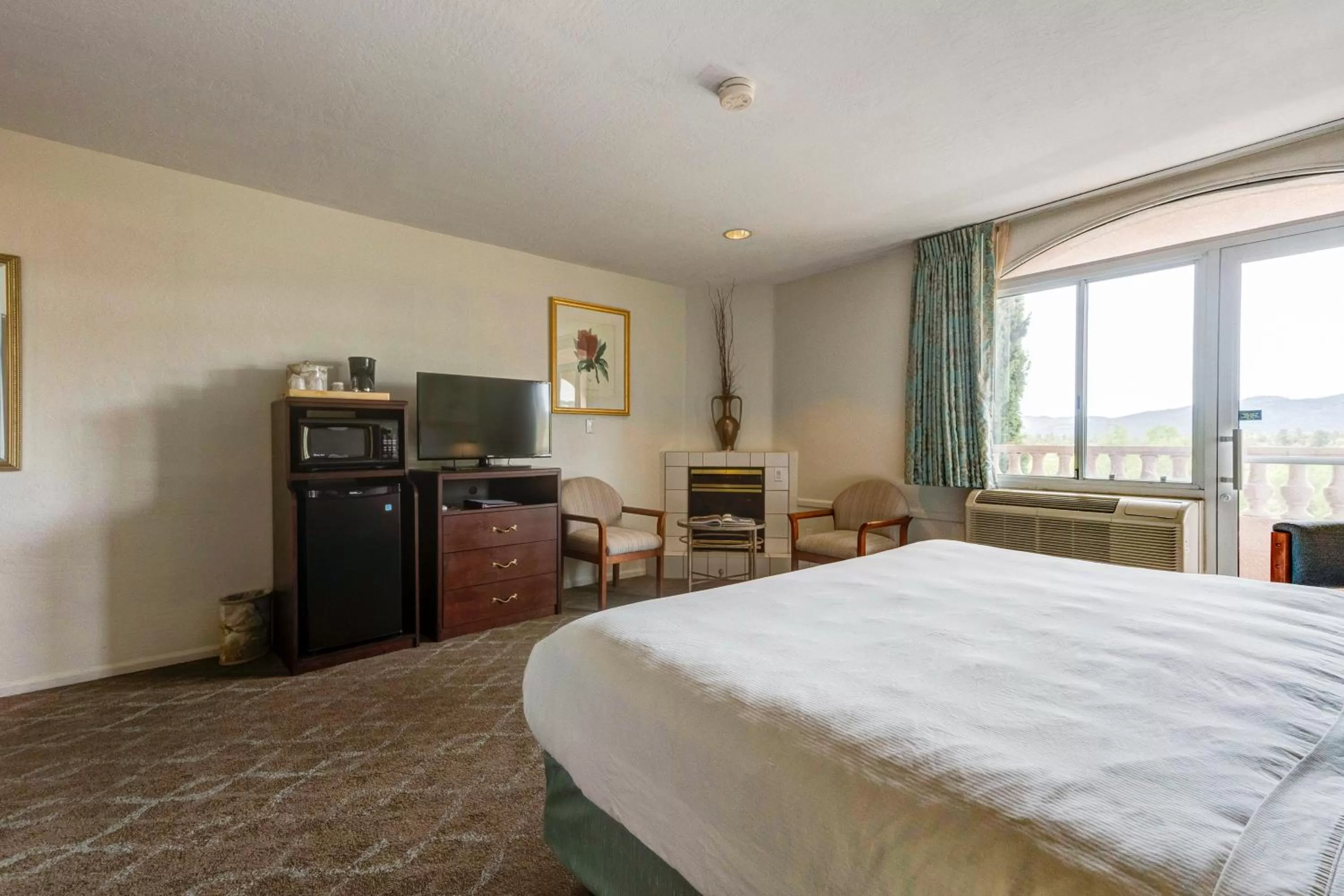 Photo of the whole room, Bed in Forest Villas Hotel