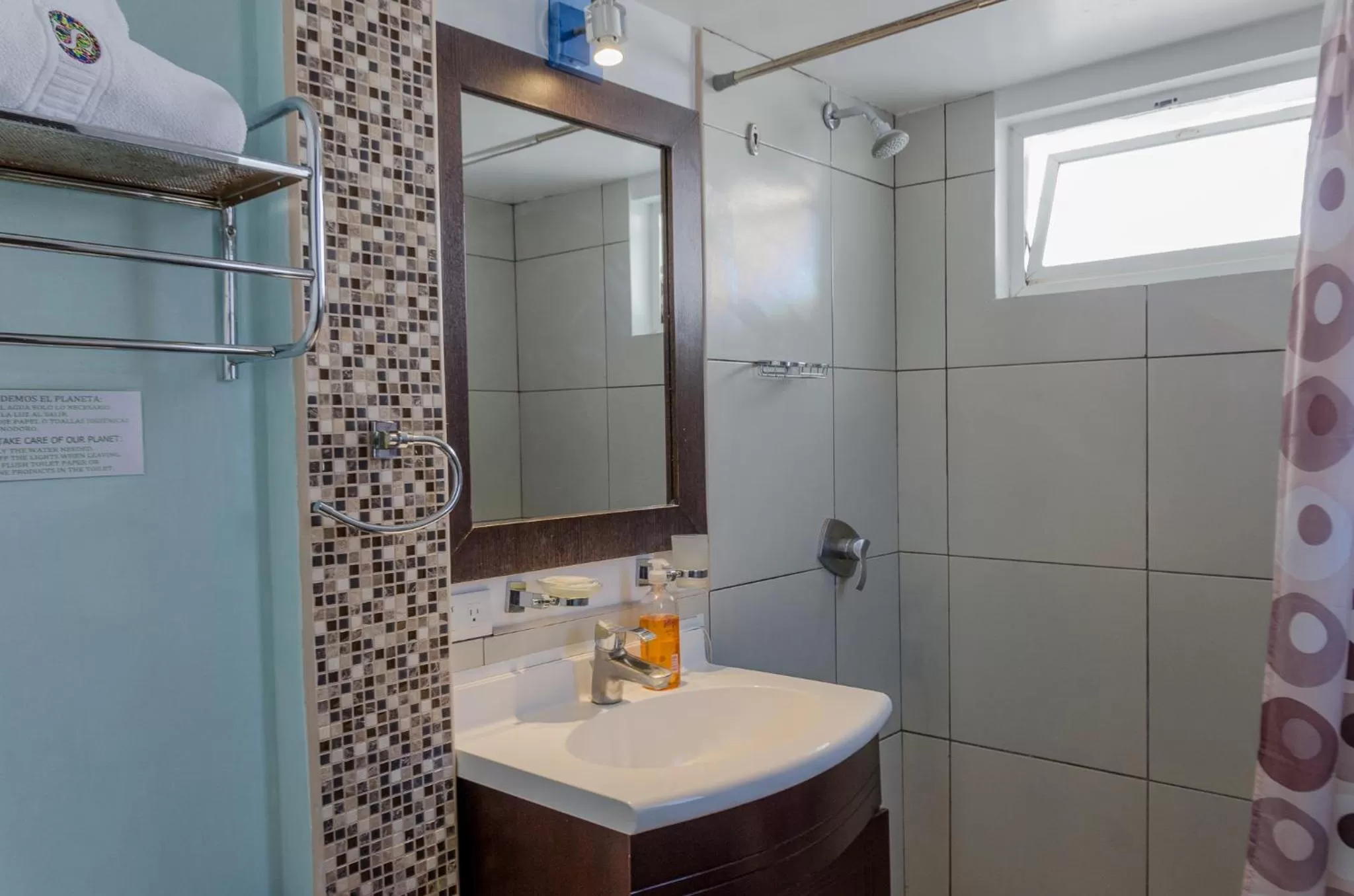 Shower, Bathroom in Hotel Shalom