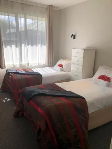 Bedroom, Bed in Coachman Motel