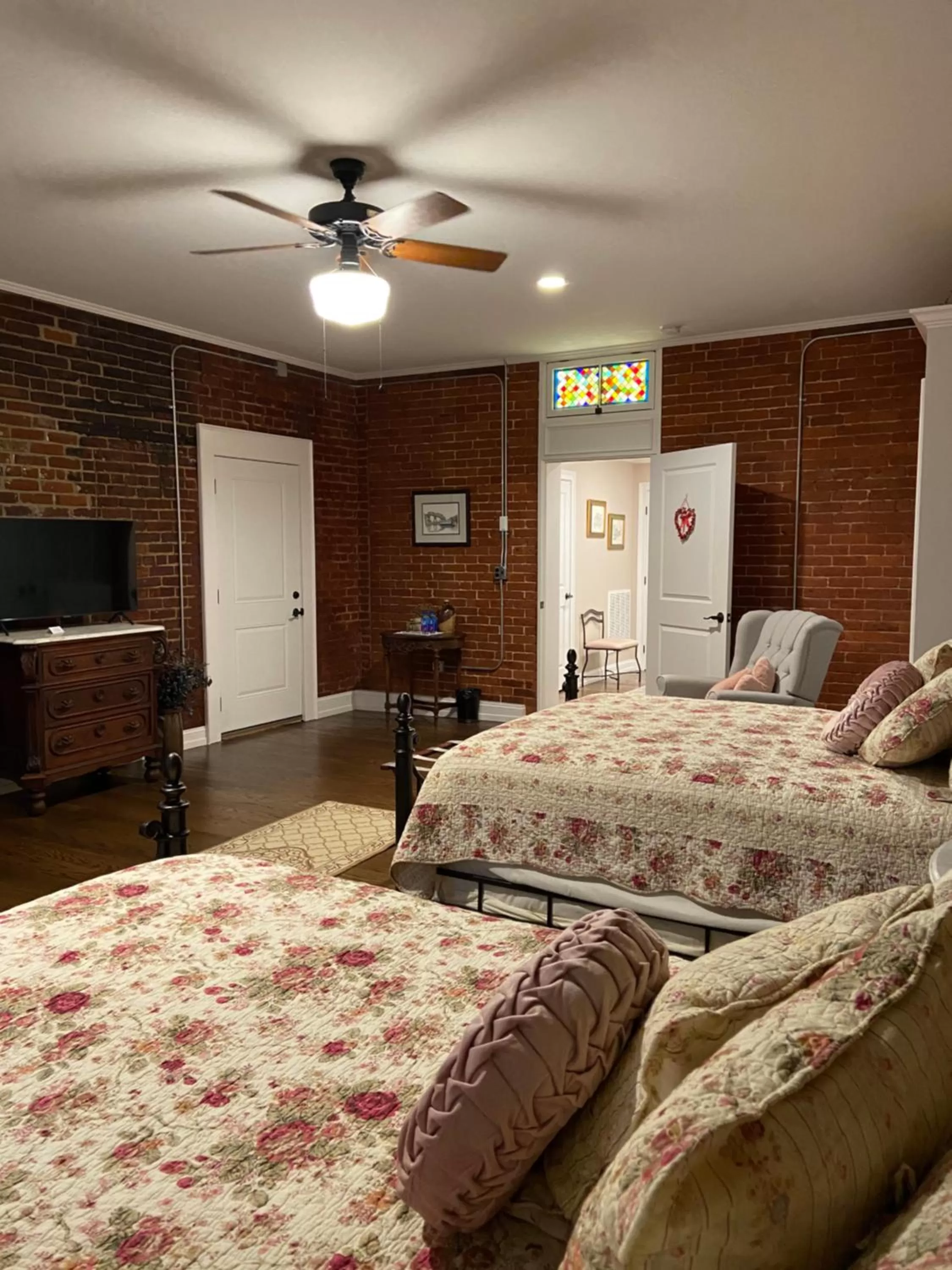Bedroom, Bed in Belle Louise Historic Bed & Breakfast
