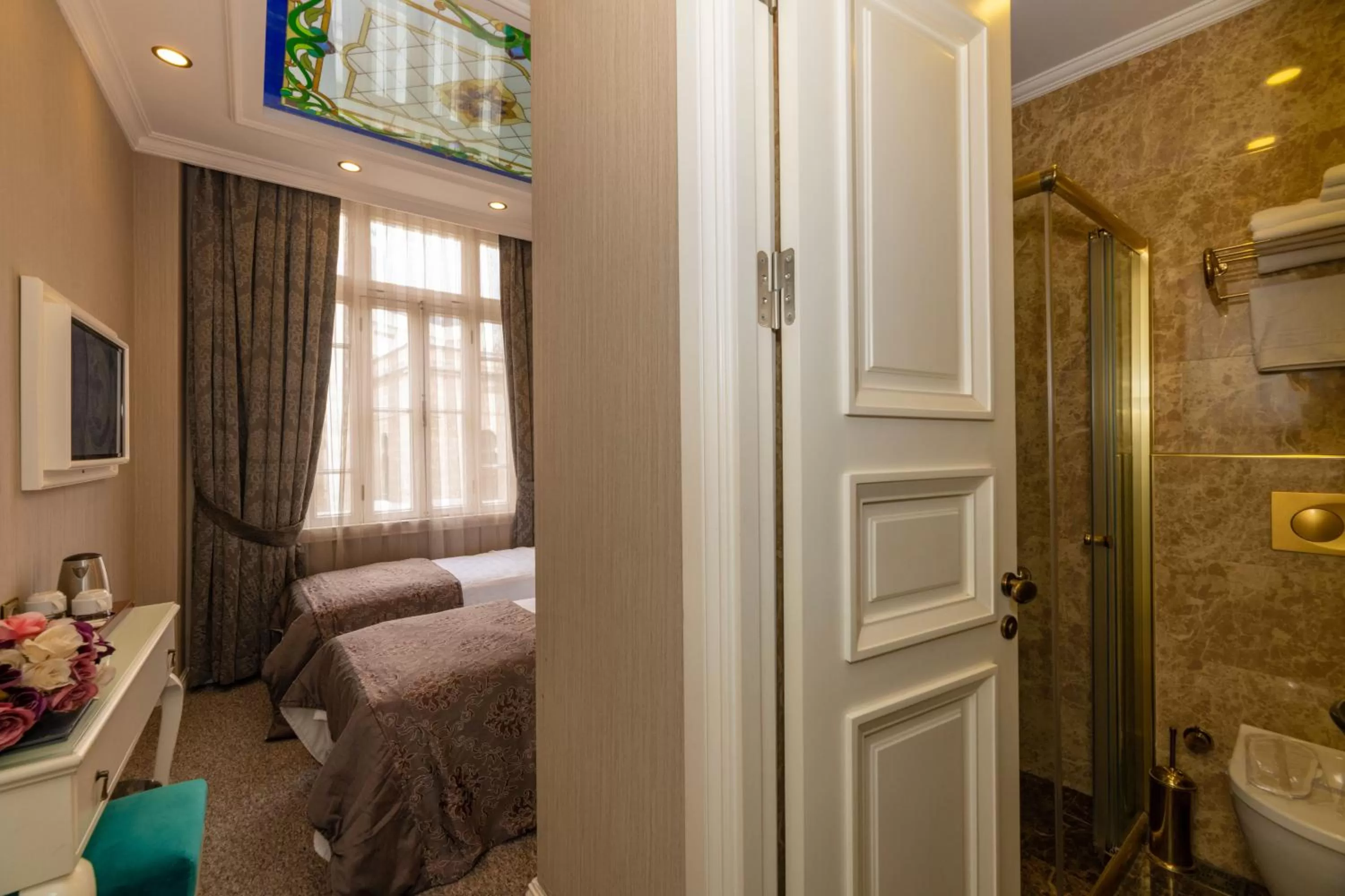 Photo of the whole room in Alpek Hotel