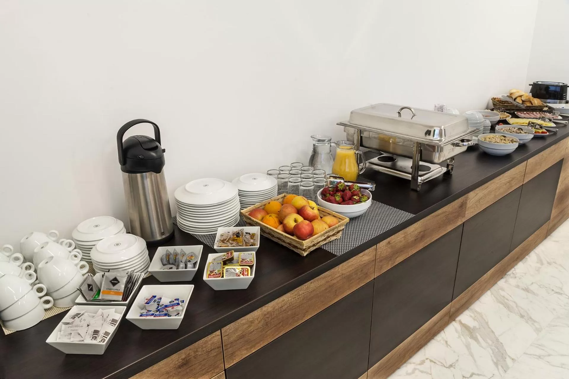 Restaurant/places to eat, Coffee/Tea Facilities in IG Hotel
