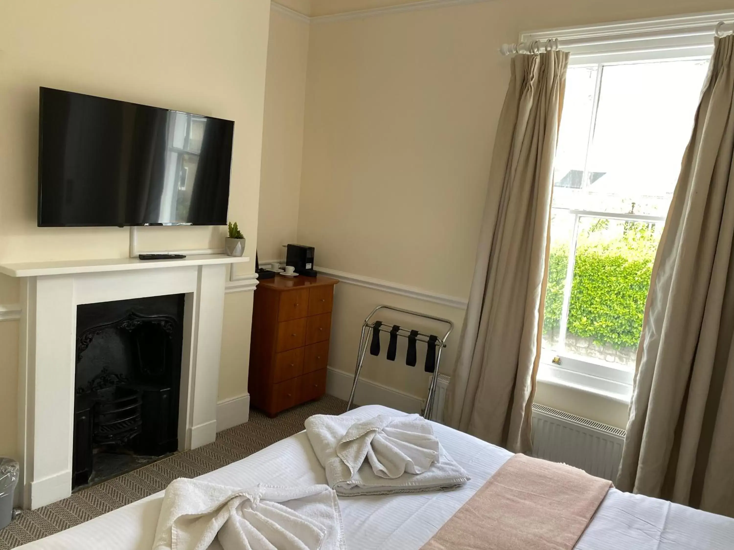 Double Room in The Wellington Hotel Double Room in The Wellington Hotel