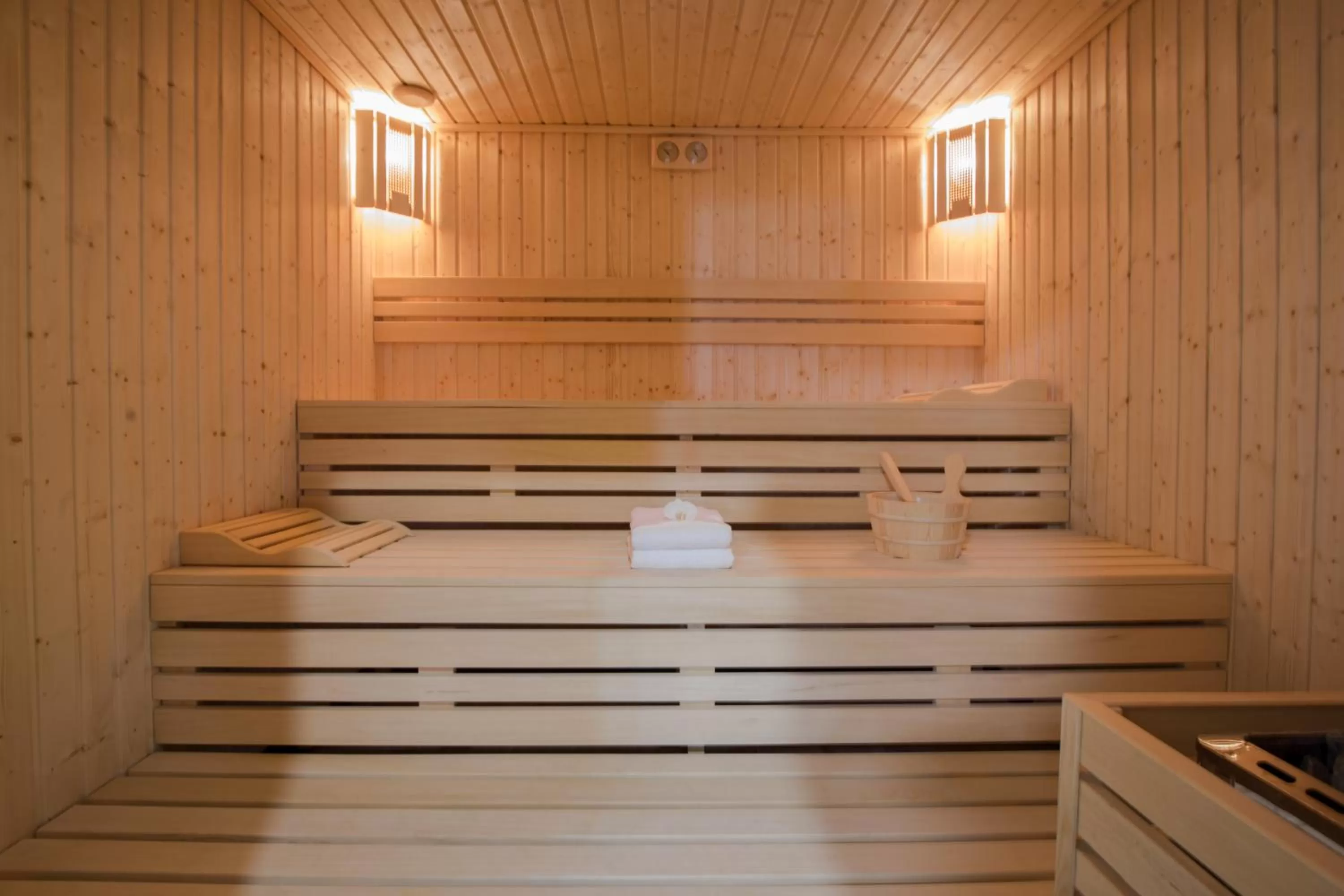 Sauna, Bed in Novotel Wrocław Centrum