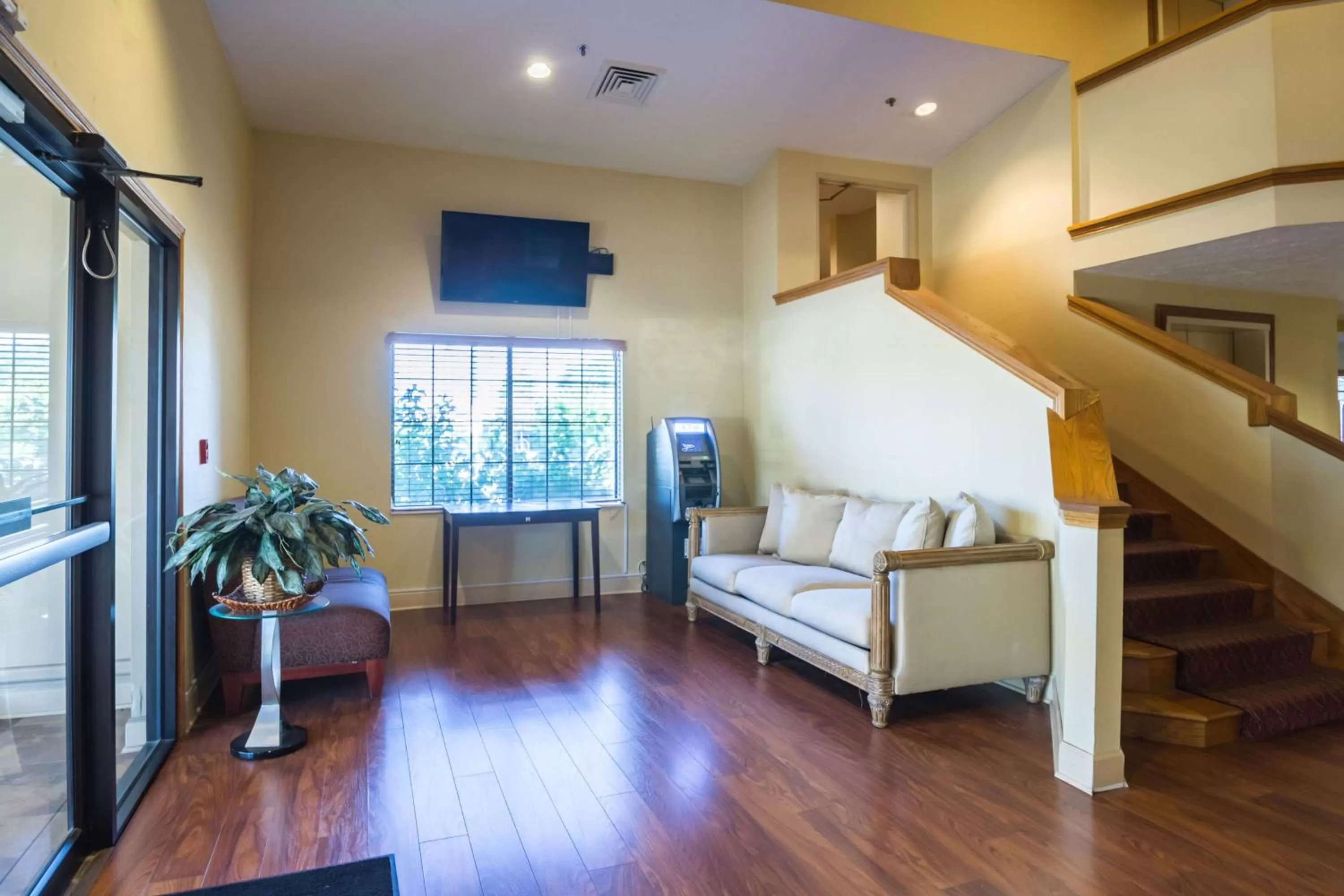 Communal lounge/ TV room in Motel 6-Indianapolis, IN - Airport