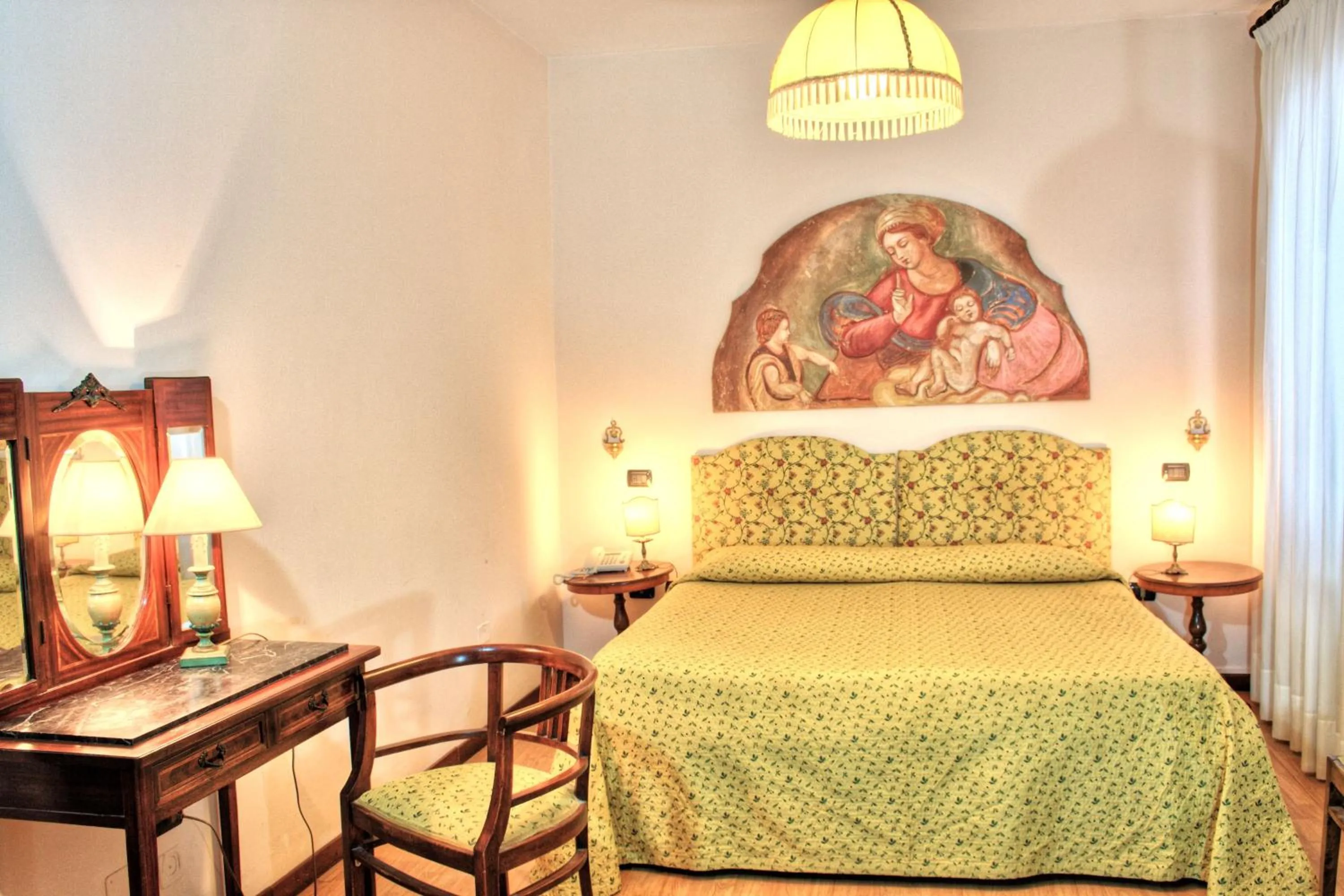 Photo of the whole room, Bed in Hotel Torcolo "Residenze del Cuore"