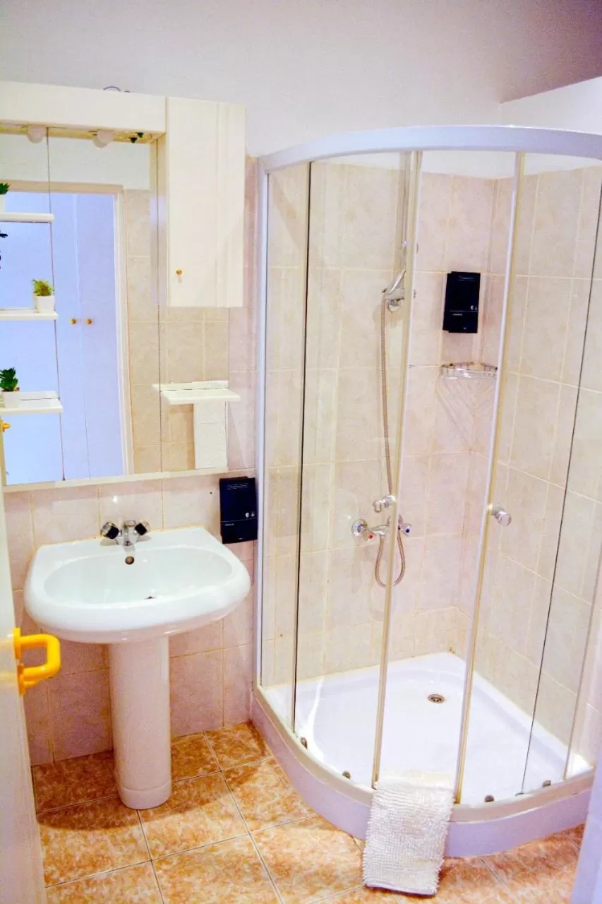 Shower in Aparthotel Santa Maria Beach