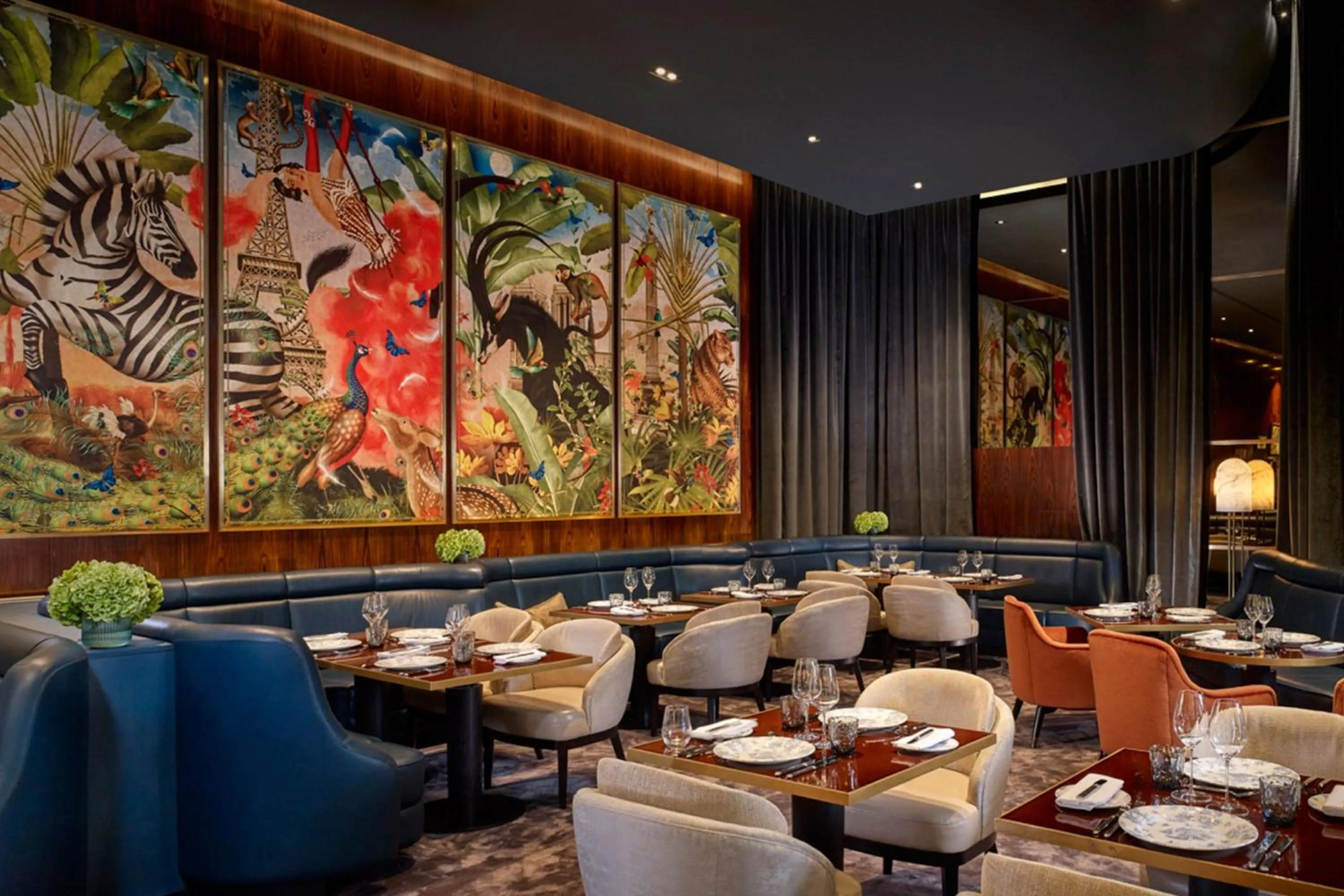 Restaurant/places to eat in Prince de Galles, a Luxury Collection hotel, Paris