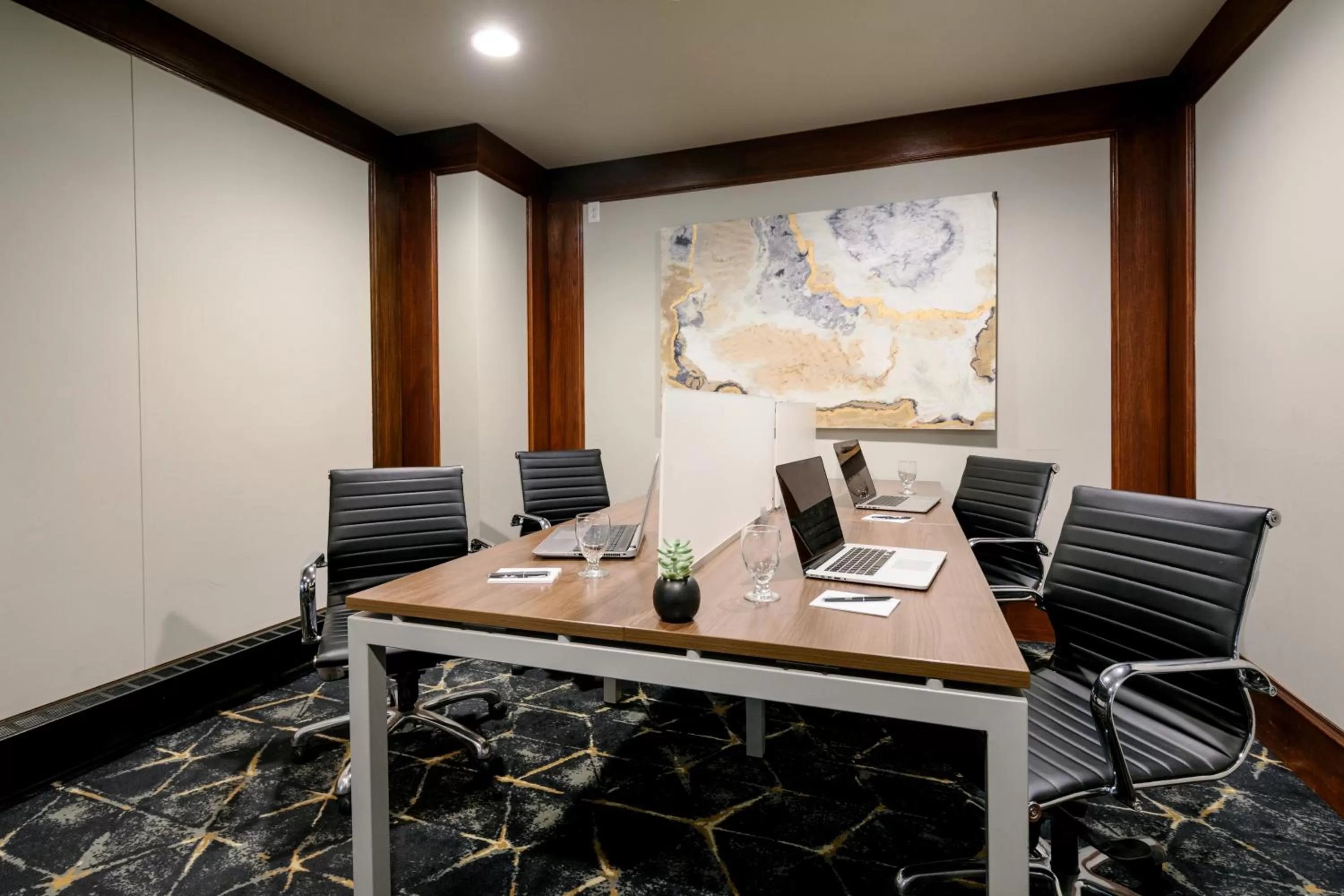 Business facilities in Chateau Jasper