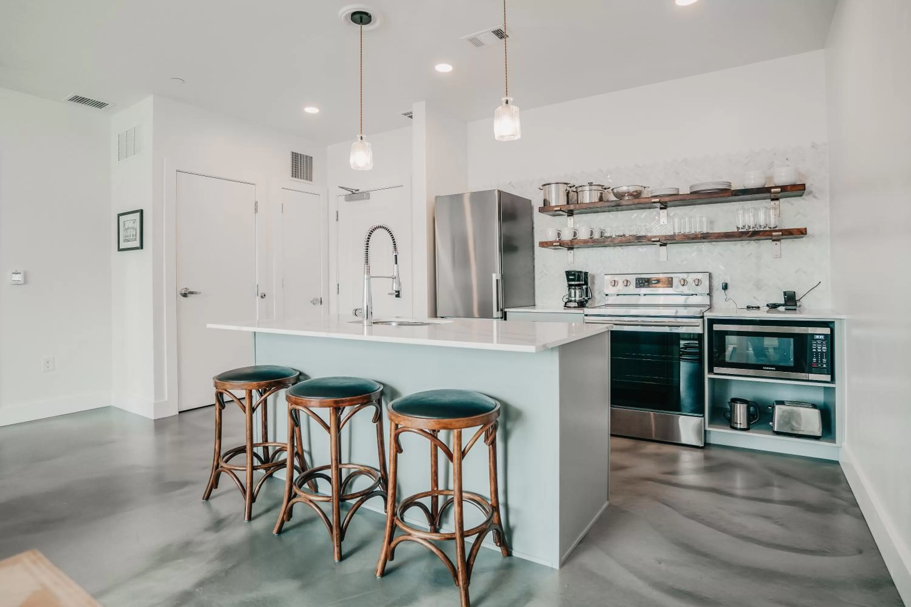 Kitchen or kitchenette in Colton House Hotel