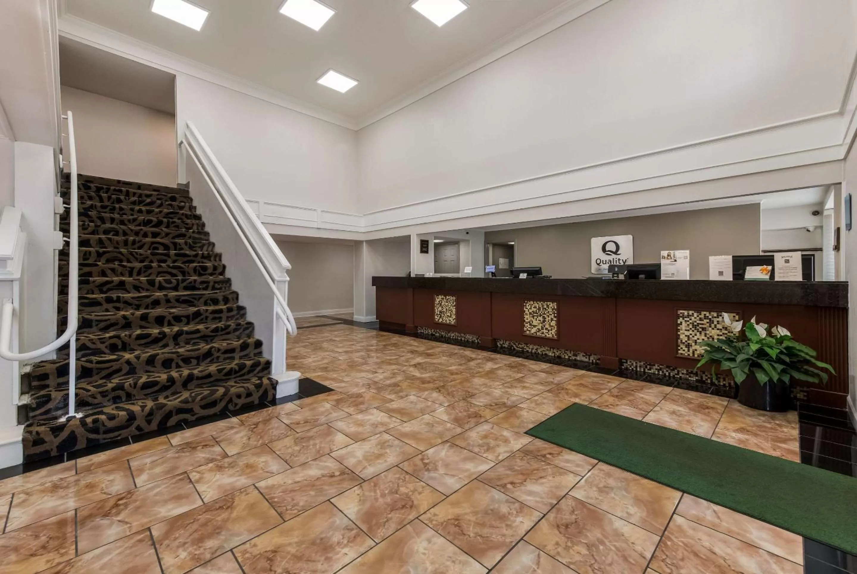 Lobby or reception in Quality Inn Airport