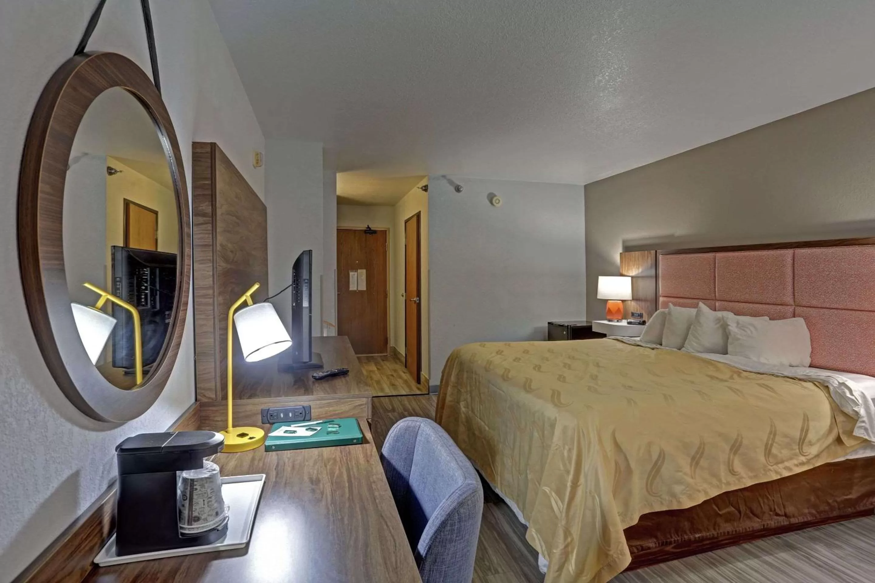 Photo of the whole room, Bed in Quality Inn Pierre-Fort Pierre