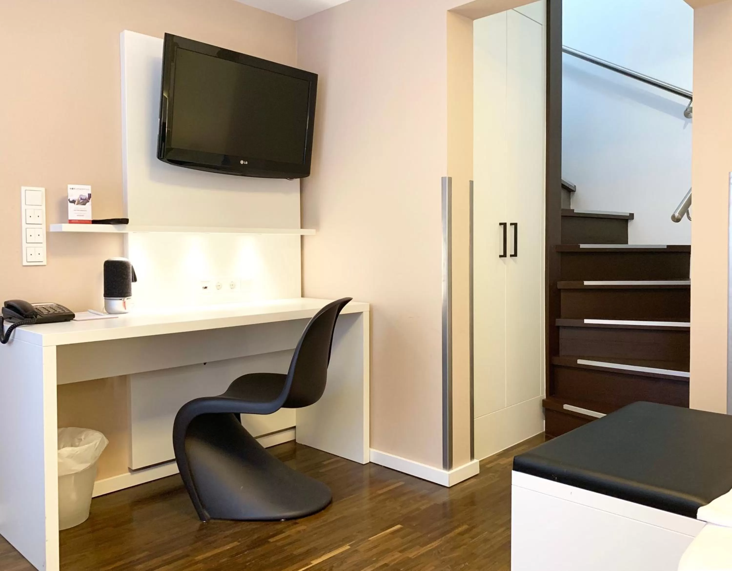 TV and multimedia in zeitwohnhaus SUITE-HOTEL & SERVICED APARTMENTS