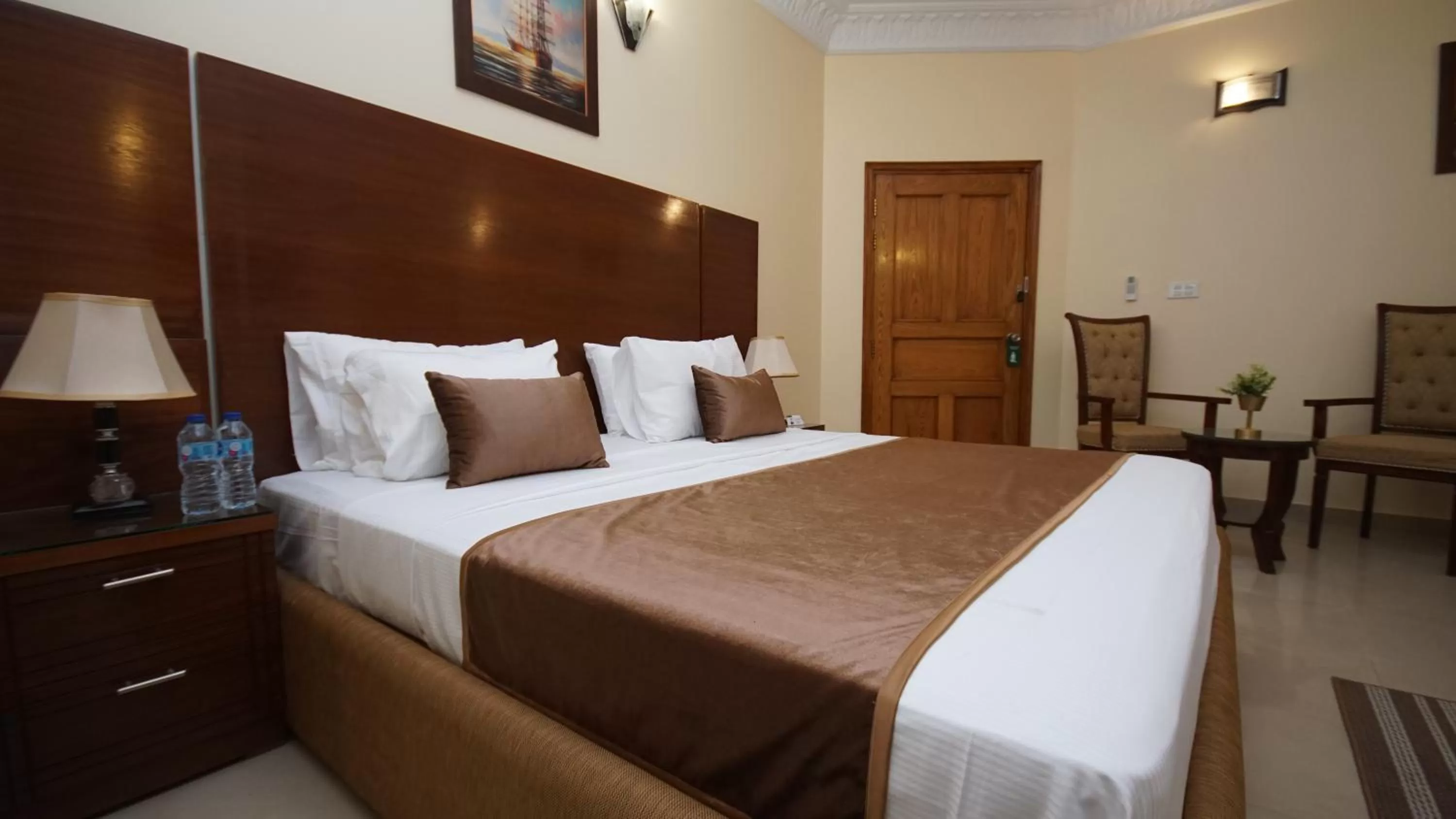 Bed in World Inn Karachi