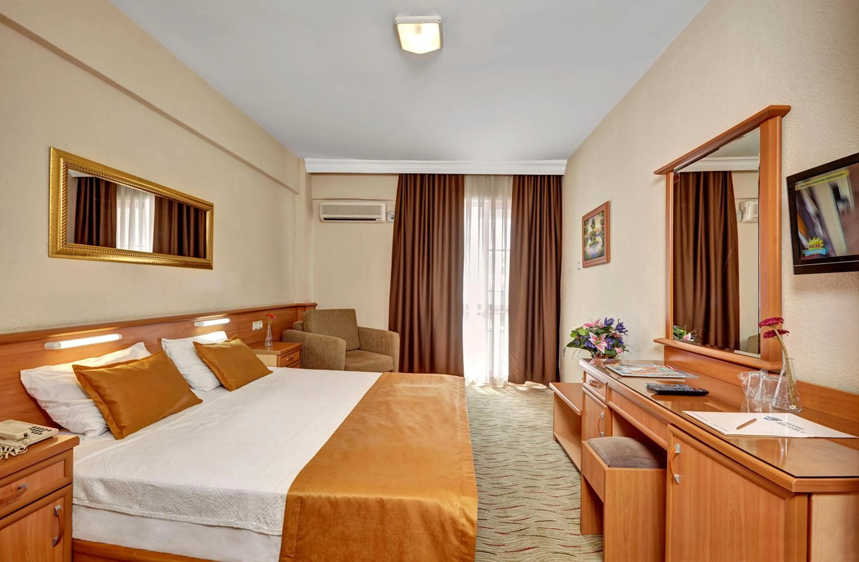 Photo of the whole room, Bed in Hotel Billurcu