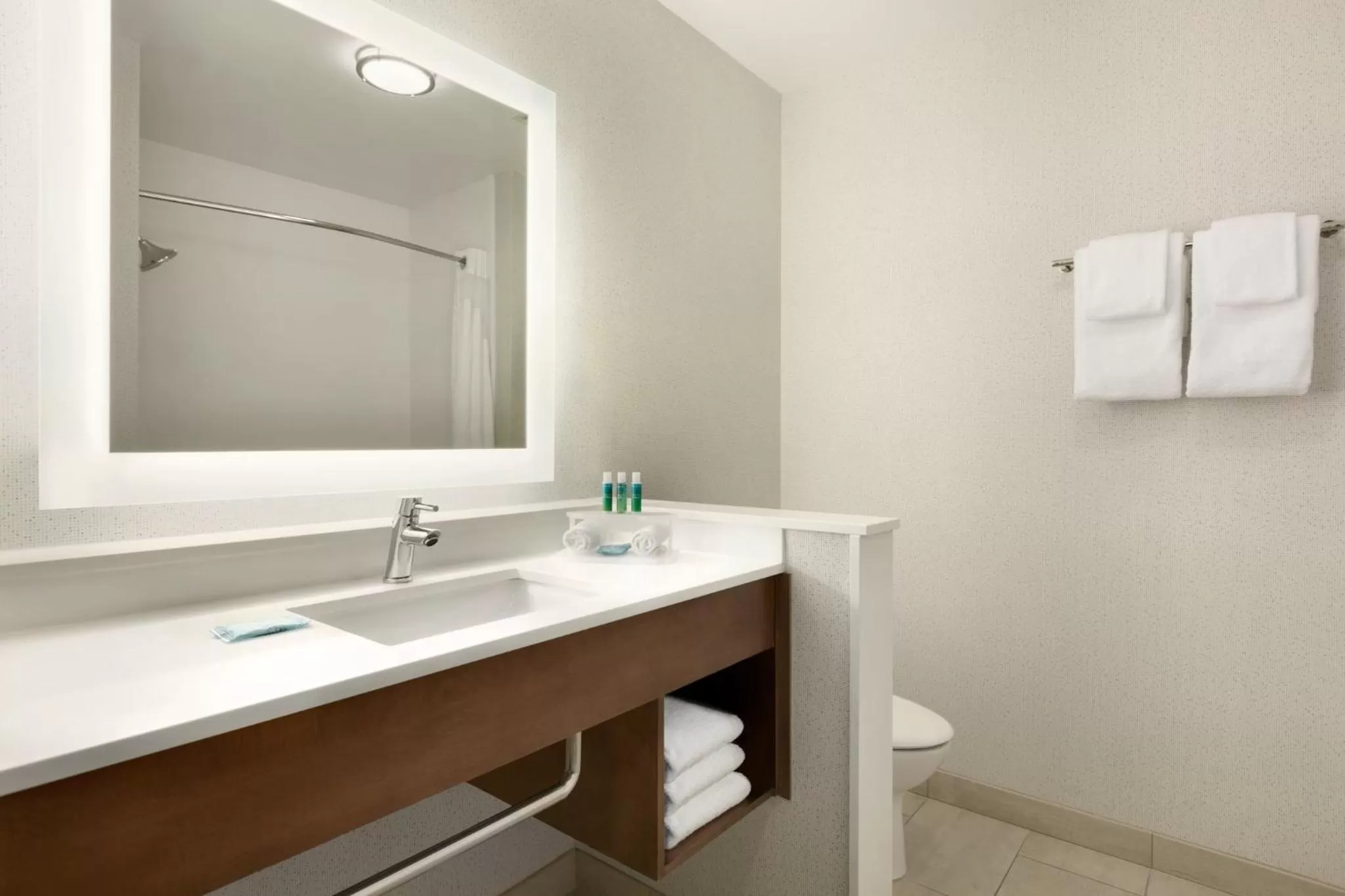 Photo of the whole room in Holiday Inn Express & Suites Salisbury by IHG